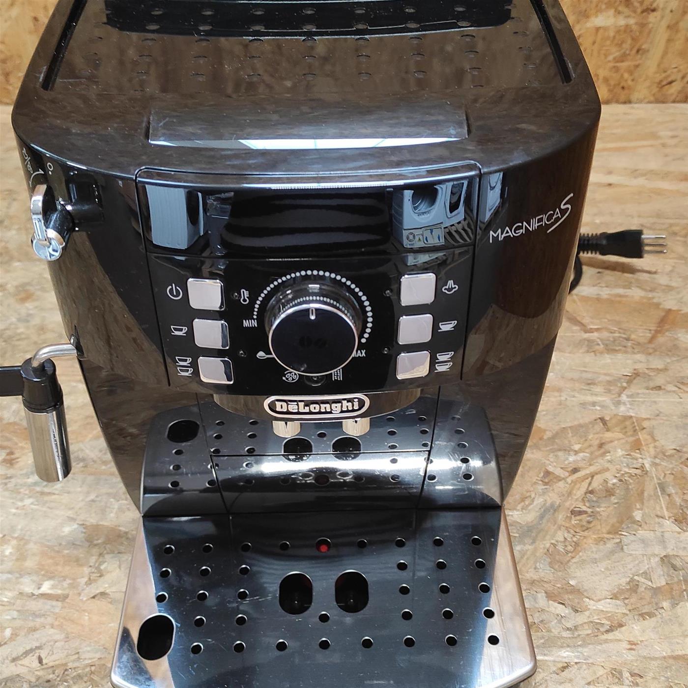 Macchina Automatica per Caffè DE'LONGHI Magnifica ECAM21.116.B Cappuccinatore