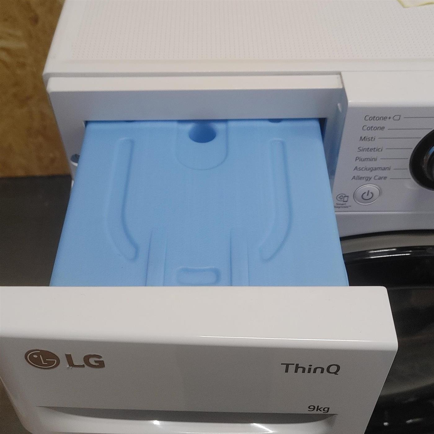 LG RH90V9AVHN asciugatrice Libera installazione Caricamento frontale 9 kg A+++ Bianco