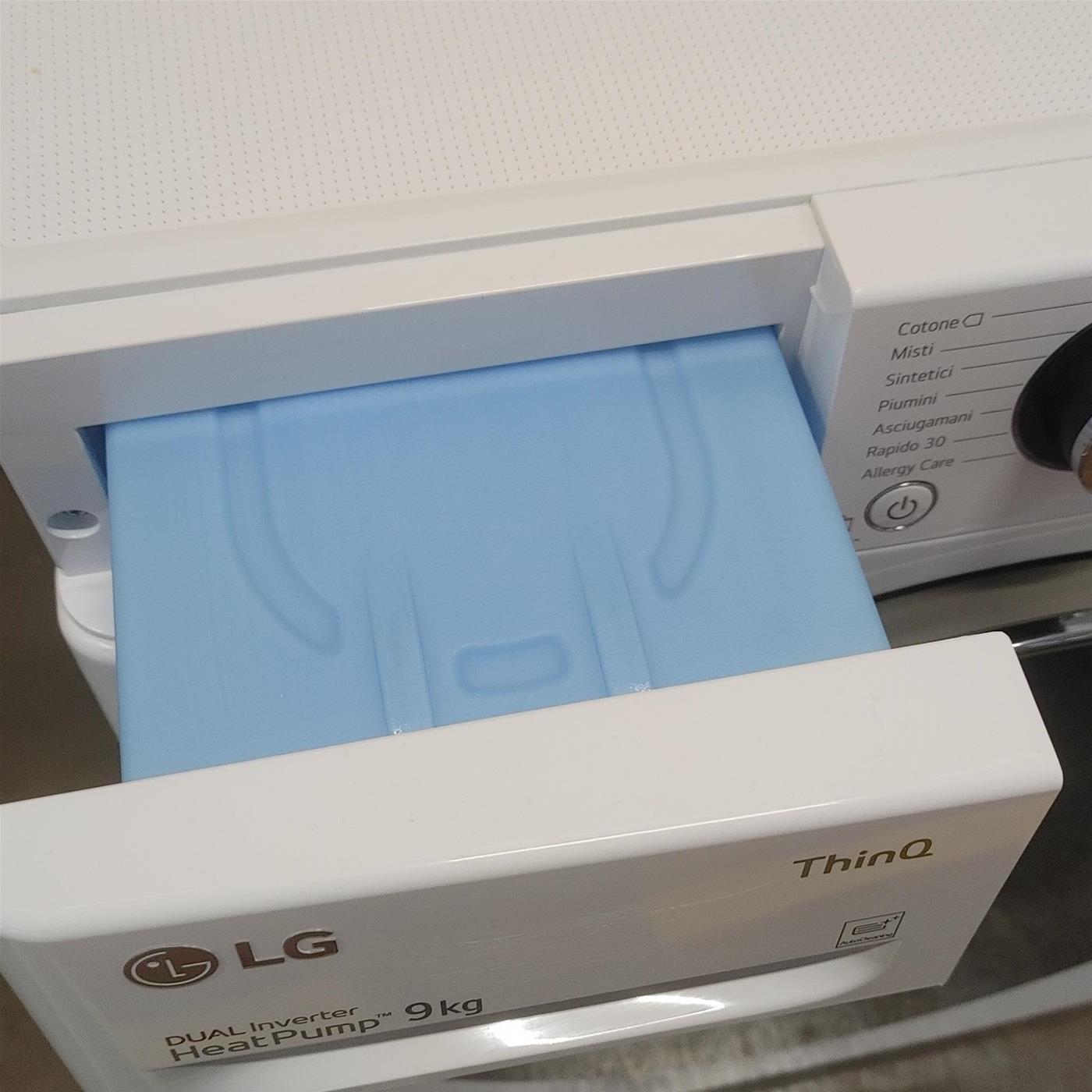 LG RC90V9AV2W Asciugatrice 9 kg Pompa di Calore Libera installazione Carica frontale A+++