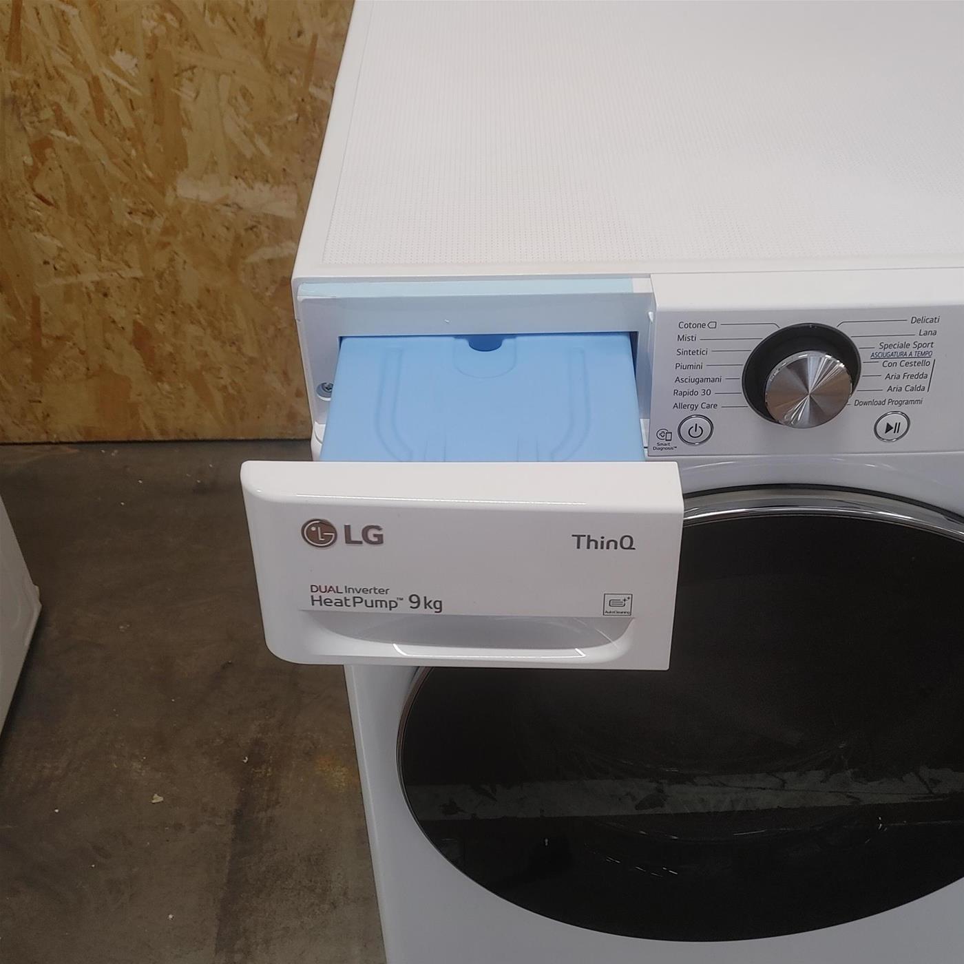 LG RC90V9AV2W Asciugatrice 9 kg Pompa di Calore Libera installazione Carica frontale A+++