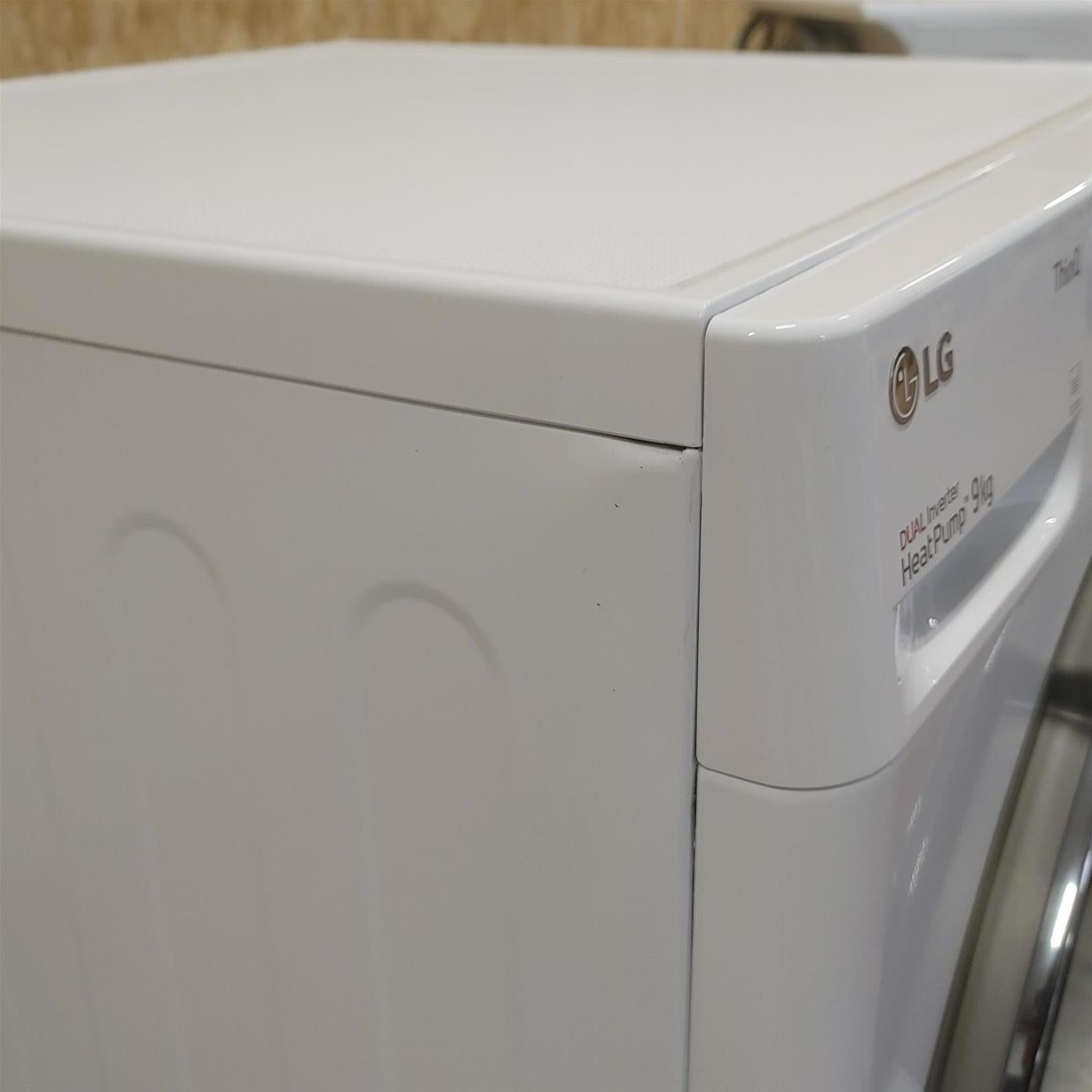 LG RC90V9AV2W Asciugatrice 9 kg Pompa di Calore Libera installazione Carica frontale A+++