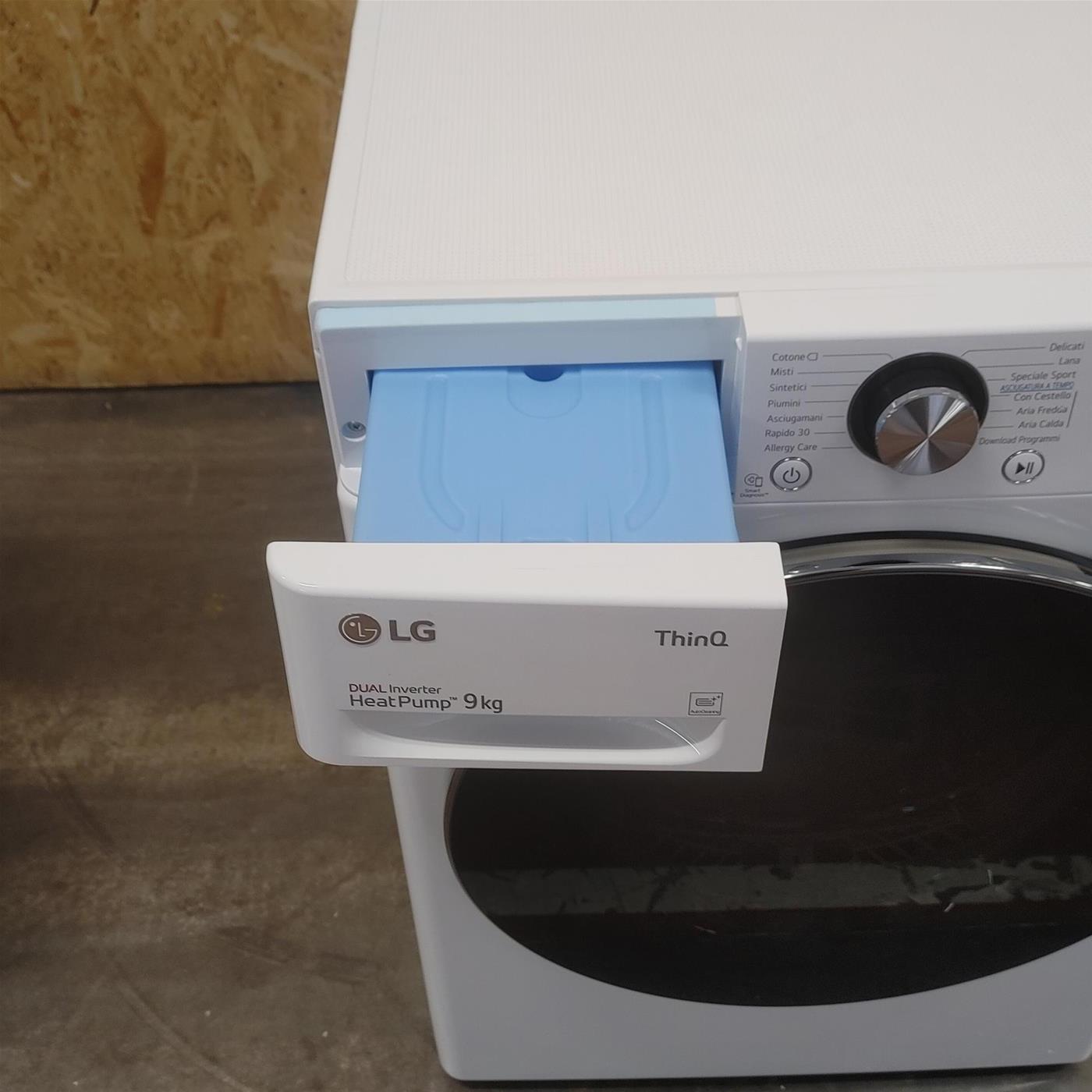 LG RC90V9AV2W Asciugatrice 9 kg Pompa di Calore Libera installazione Carica frontale A+++