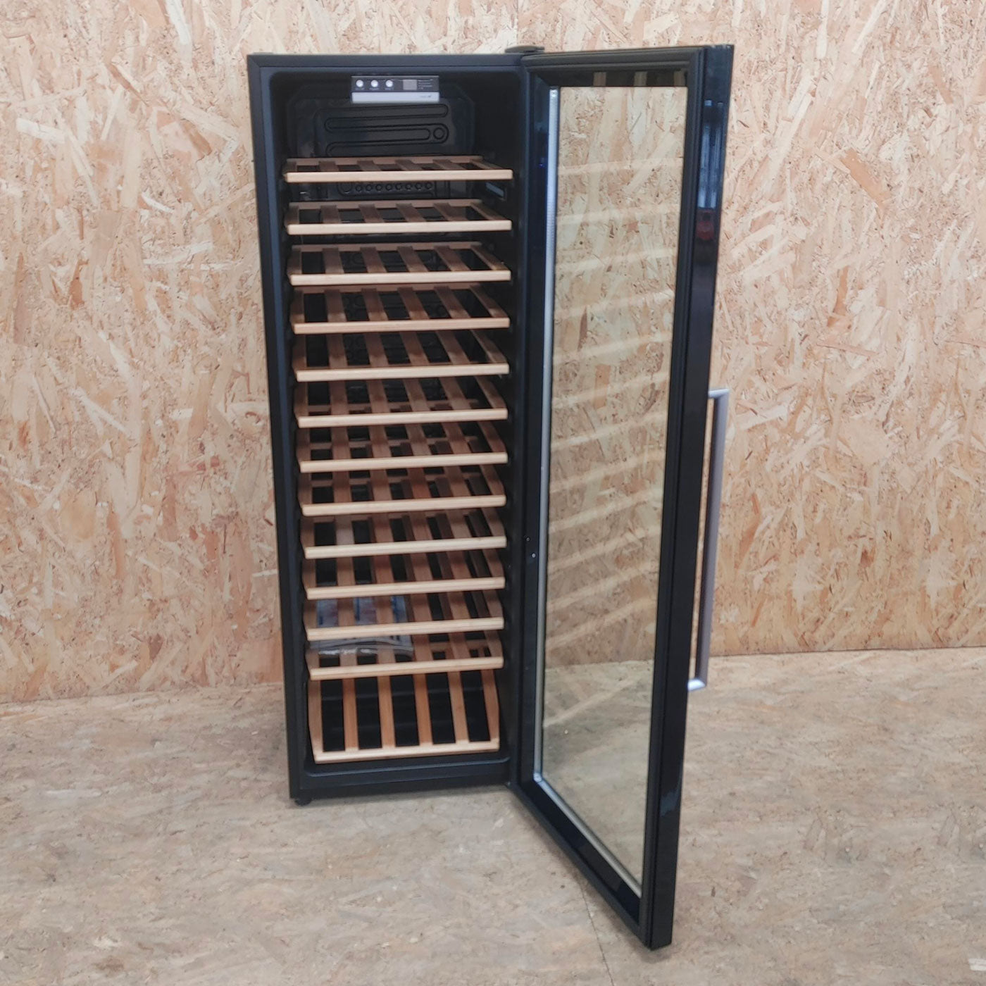 Candy DiVino CWC 200 EELW/N Libera installazione Nero 81 bottiglia(e)