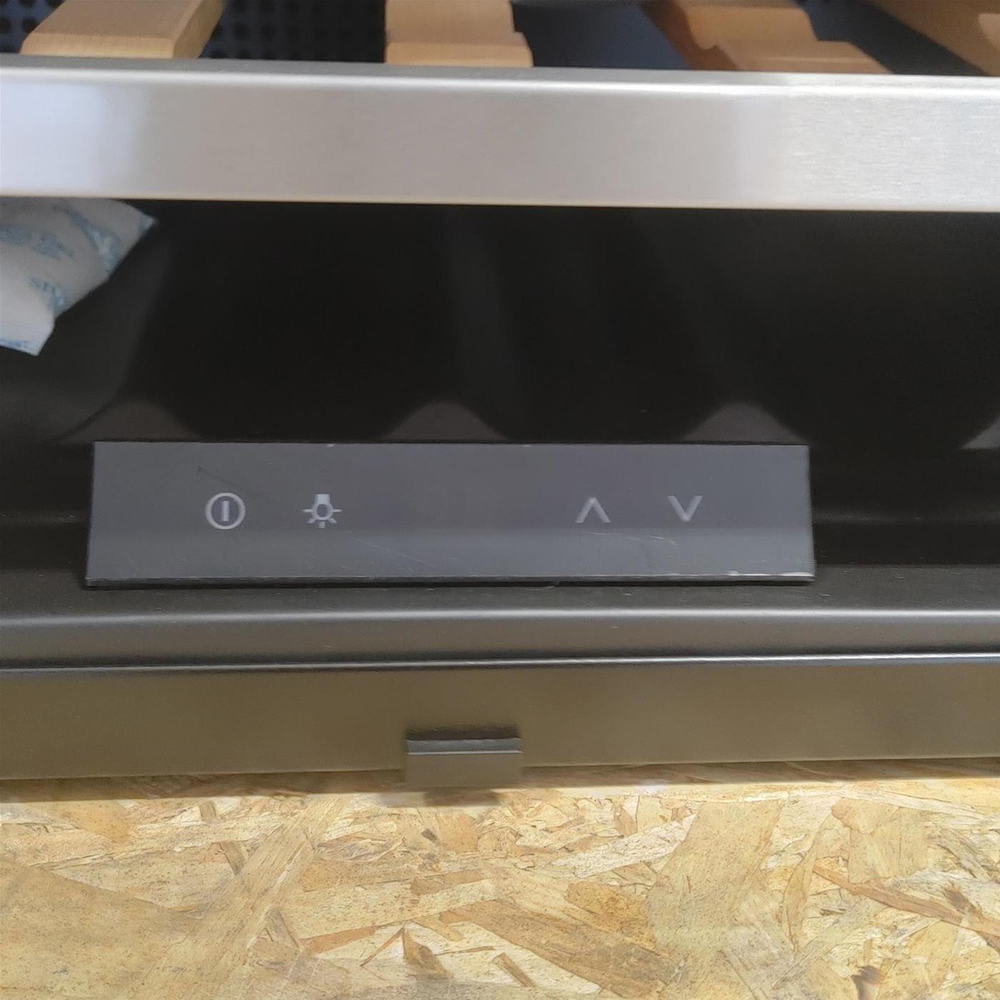 Electrolux ERW0670A cantinetta vino Da incasso Acciaio inossidabile 24 bottiglia(e)