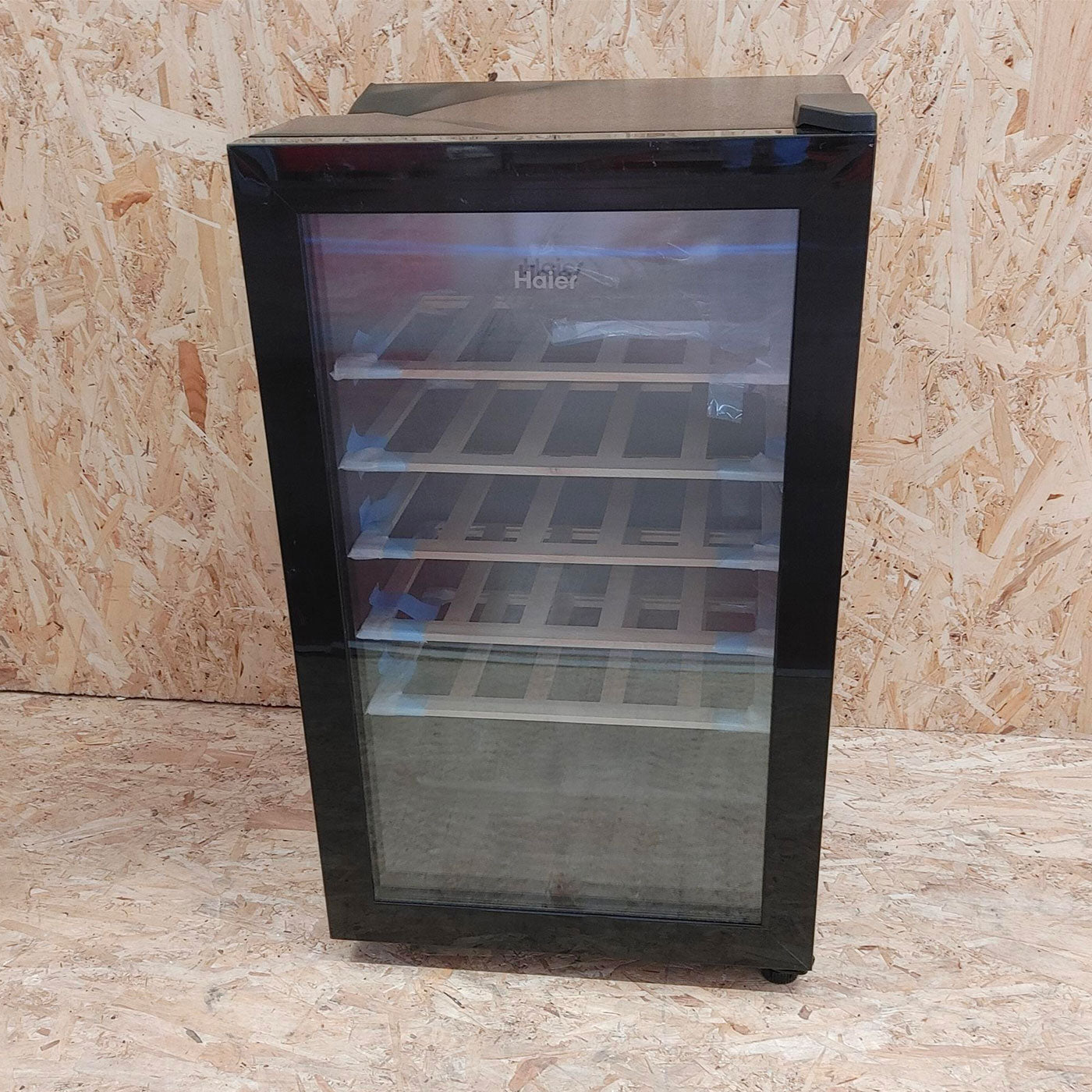 Haier Wine Bank 50 Serie 3 HWS33GG cantina vino Cantinetta vino con compressore Libera installazione Nero 33 bottiglia/bottiglie