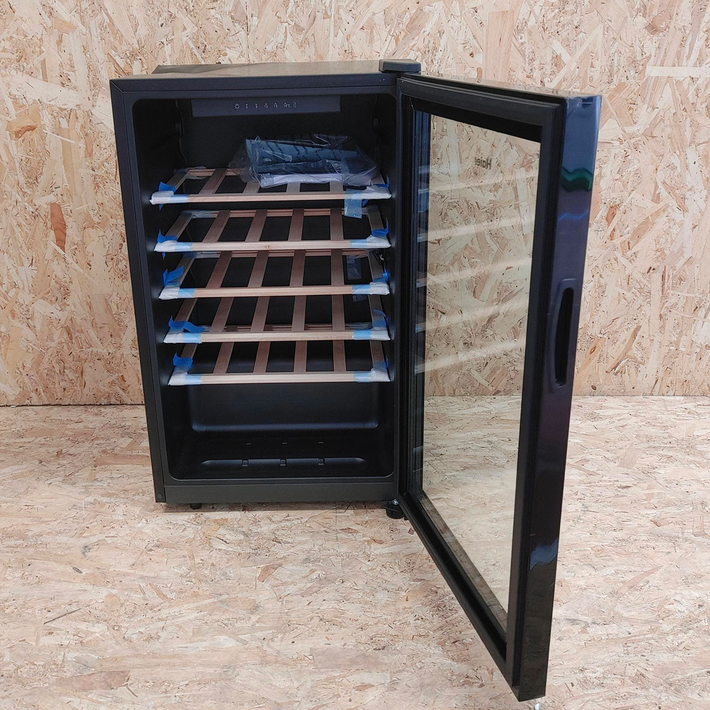 Haier Wine Bank 50 Serie 3 HWS33GG cantina vino Cantinetta vino con compressore Libera installazione Nero 33 bottiglia/bottiglie