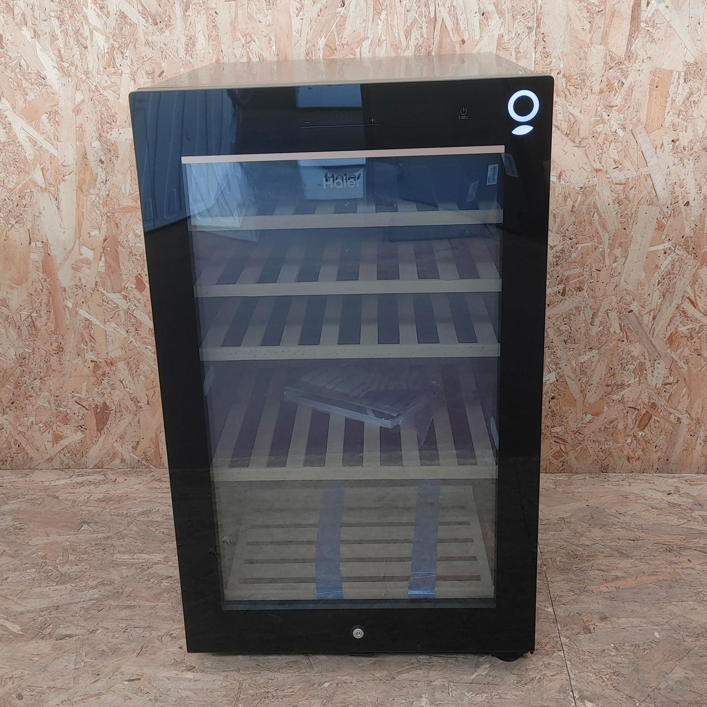 Haier Wine Bank 50 Serie 5 HWS49GA Cantinetta frigo con compressore Libera installazione Nero 49 bottiglia(e)
