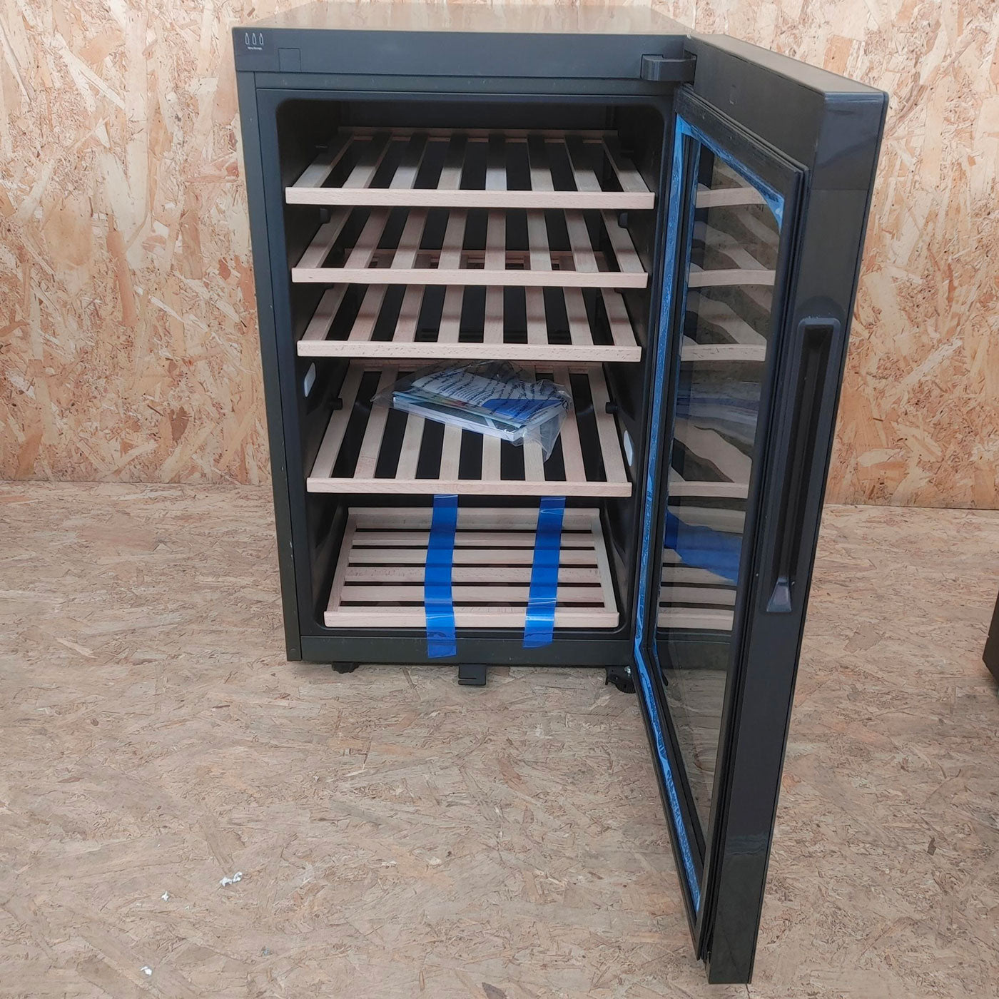 Haier Wine Bank 50 Serie 5 HWS49GA Cantinetta frigo con compressore Libera installazione Nero 49 bottiglia(e)