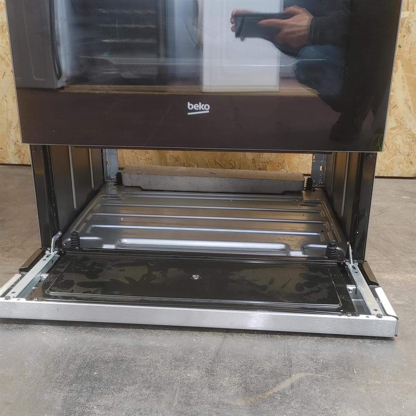 Cucina Beko FSE62110DX Cucina a libera installazione Elettrica Gas Inox