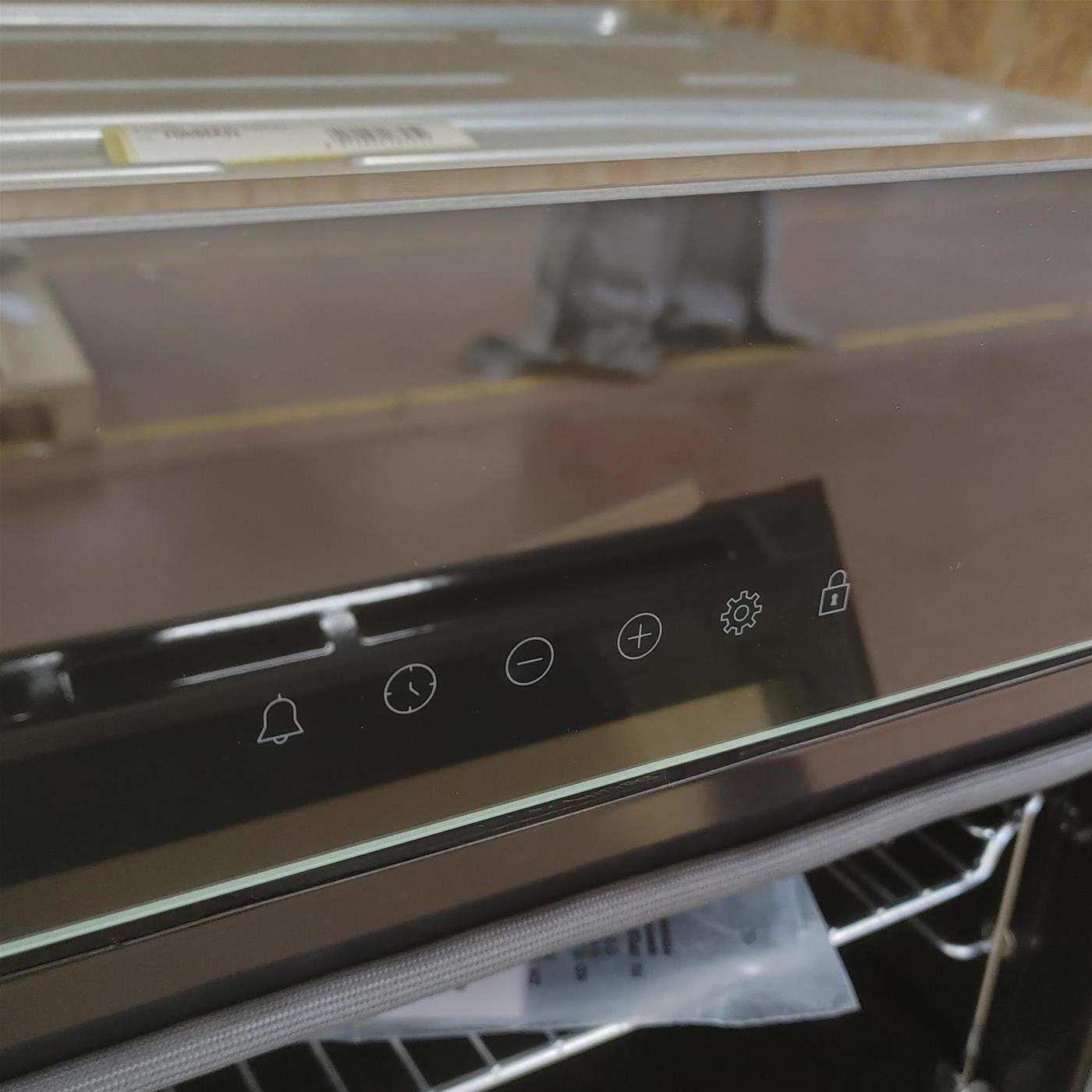 Forno multifunzione Grundig GEBM19300XC da 72 litri