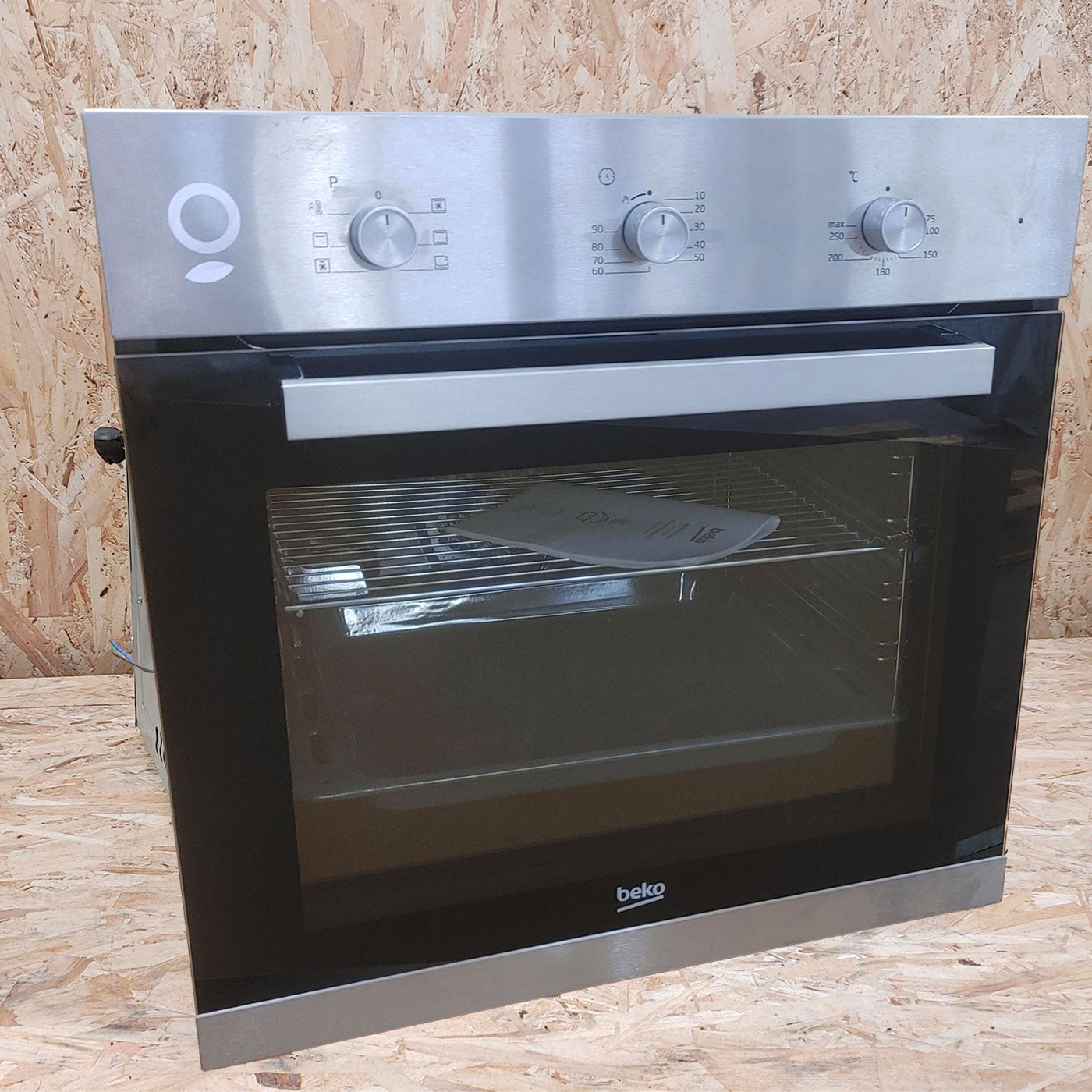 Beko BIE22101X 71 L 2400 W A Nero, Acciaio inossidabile