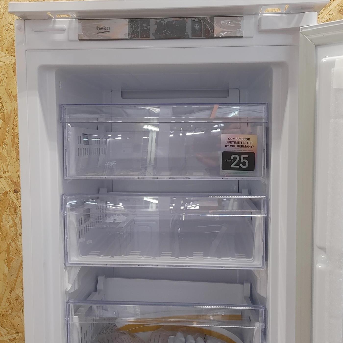 Congelatore verticale Beko BFNA247E40SN Da incasso 220 L