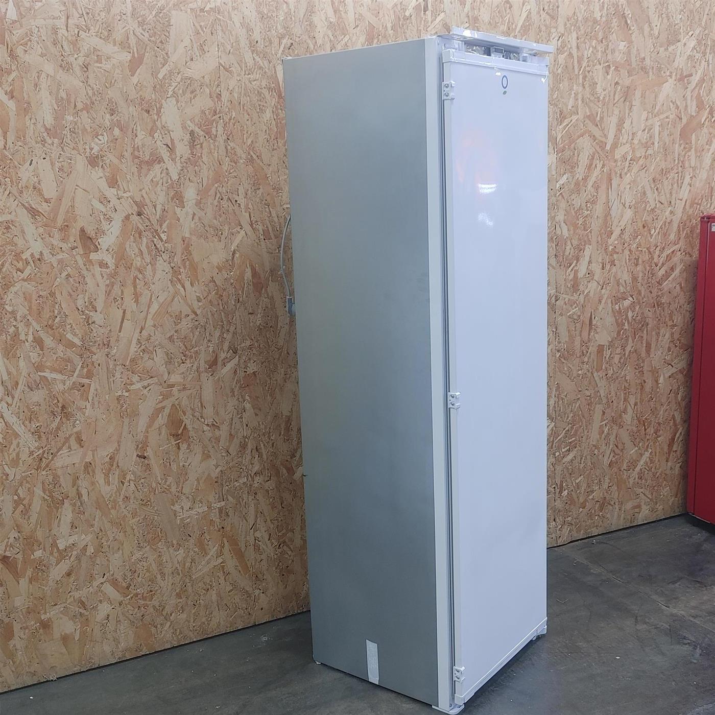 Congelatore verticale Beko BFNA247E40SN da Incasso 220 L