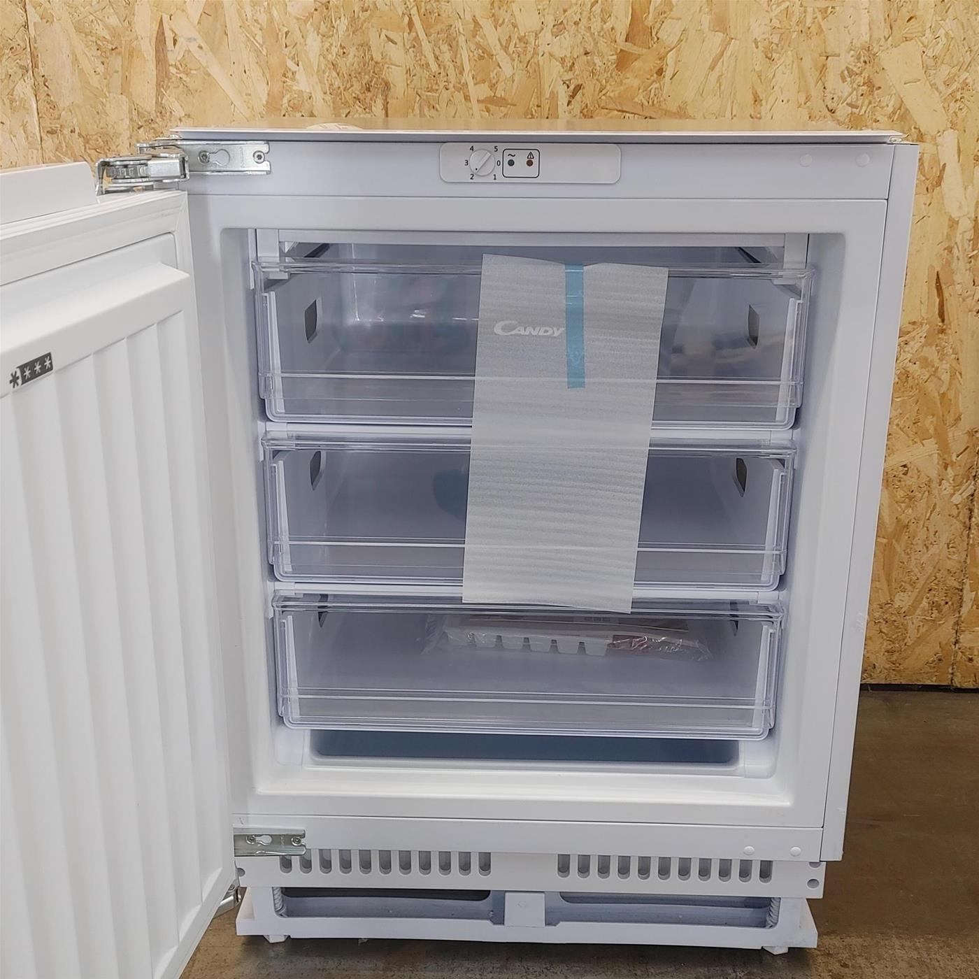 Congelatore Candy CFU 135 NE Congelatore verticale Da incasso 95 L Bianco