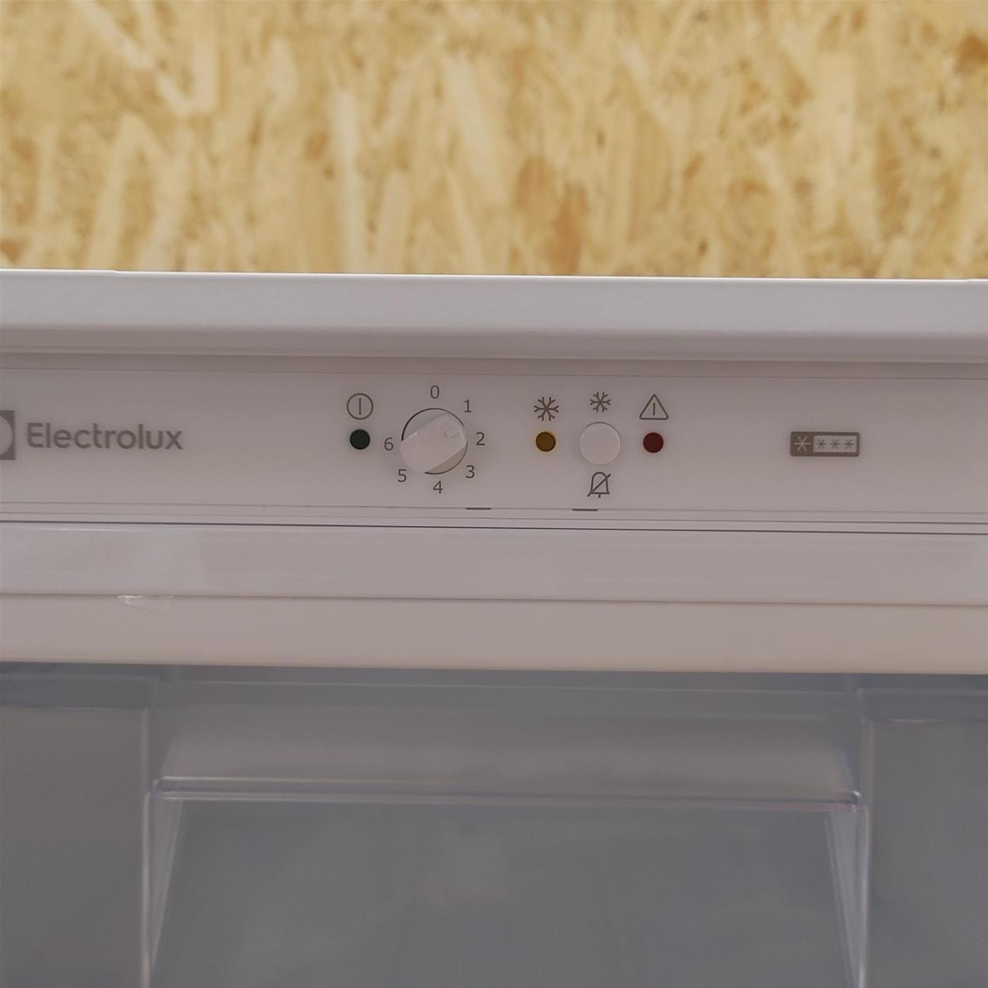 Electrolux LUB3AE88S E Congelatore da incasso verticale Low Frost