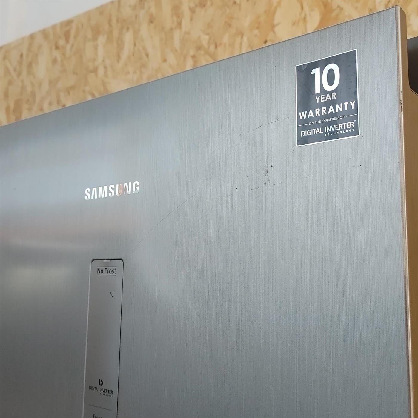 Samsung RZ32M713ES9 Congelatore verticale Libera installazione E Argento, No Frost