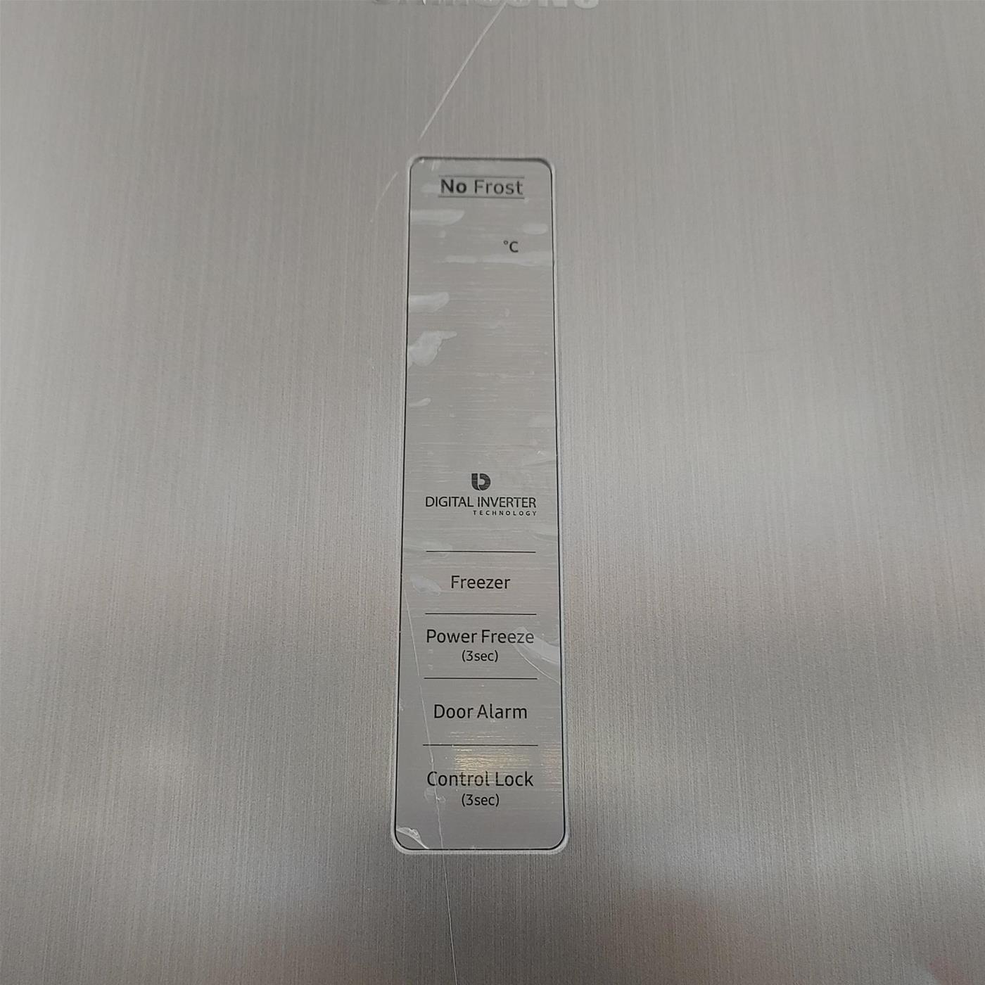 Samsung RZ32M713ES9 congelatore Congelatore verticale Libera installazione E Argento