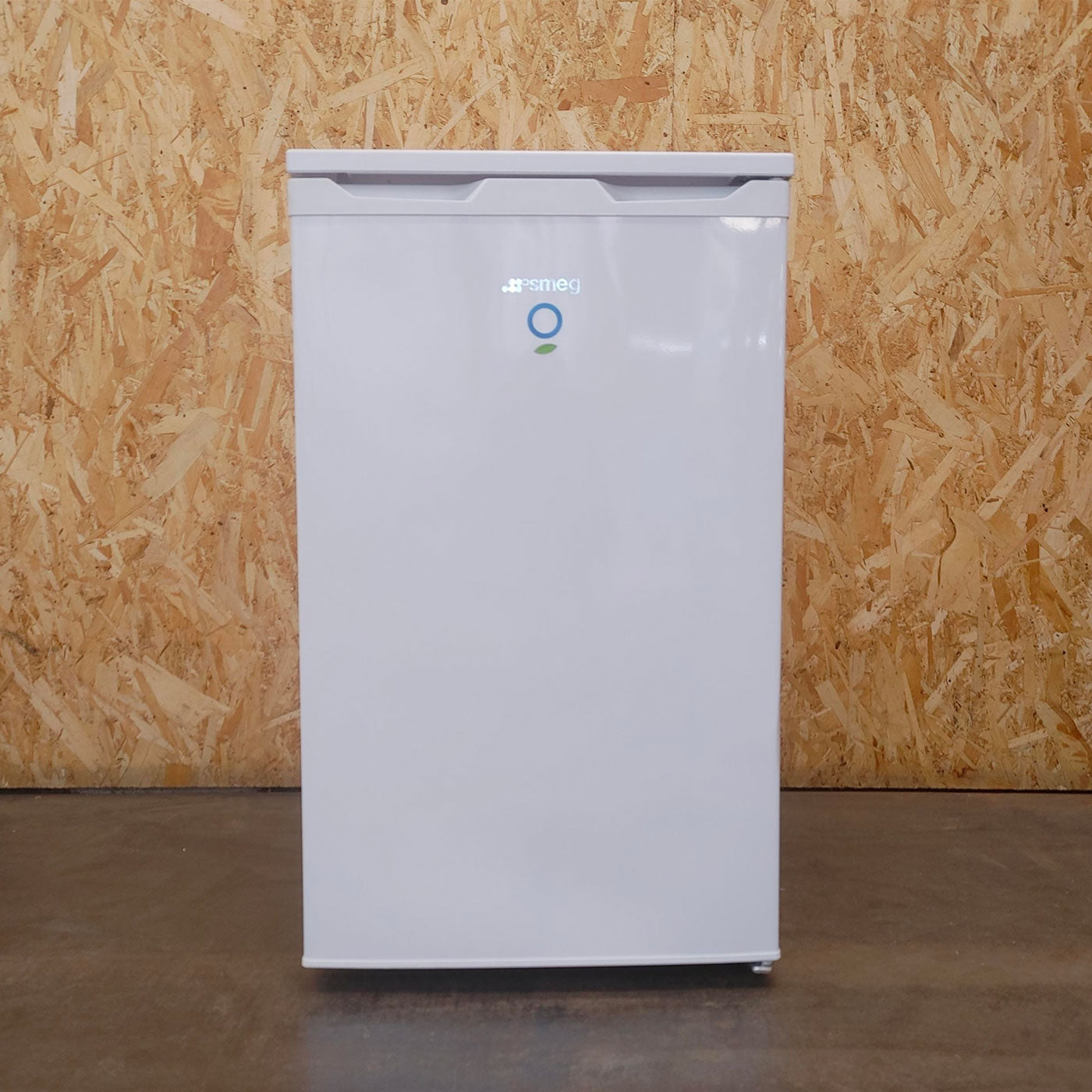 Congelatore Verticale Smeg 63 Litri FF08FW Classe F