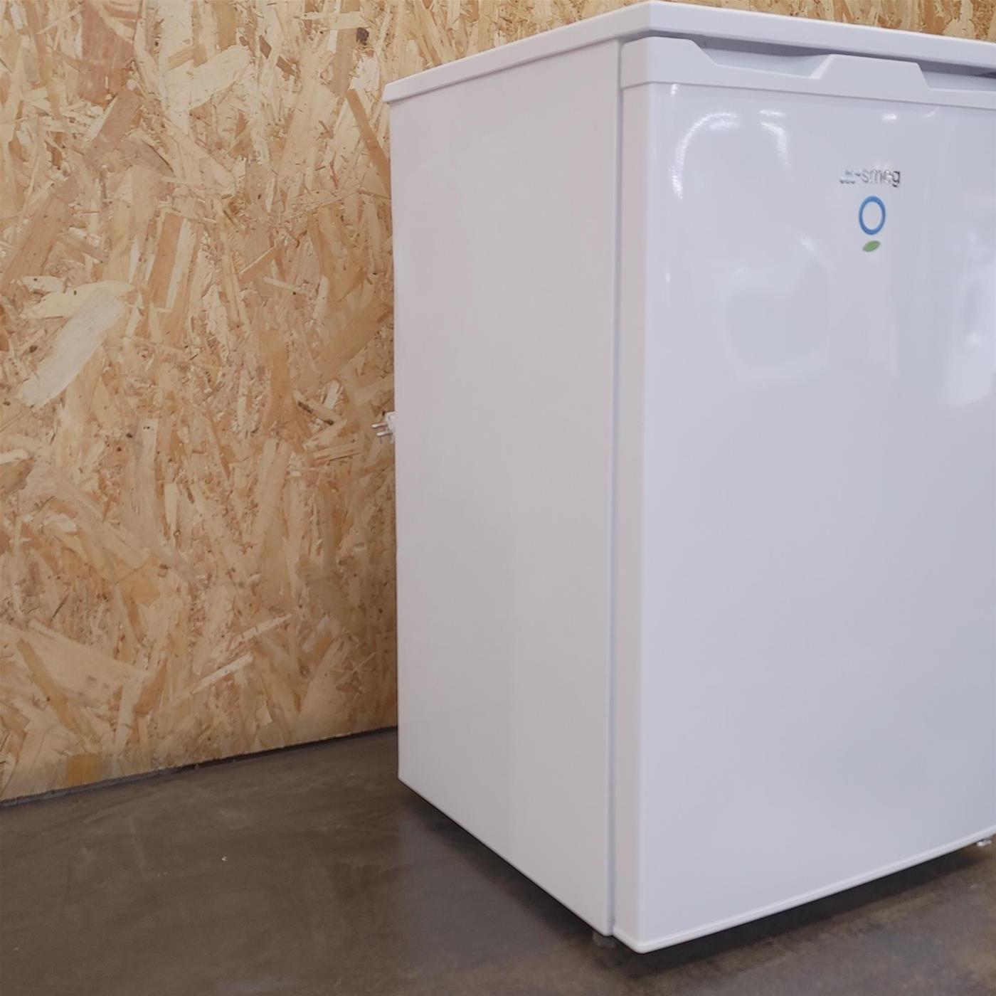 Congelatore Verticale Smeg 63 Litri FF08FW Classe F