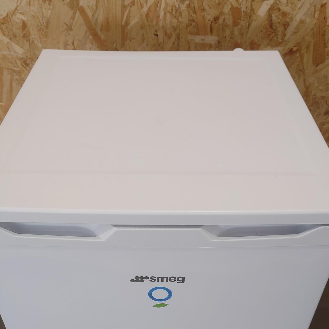 Congelatore Verticale Smeg 63 Litri FF08FW Classe F