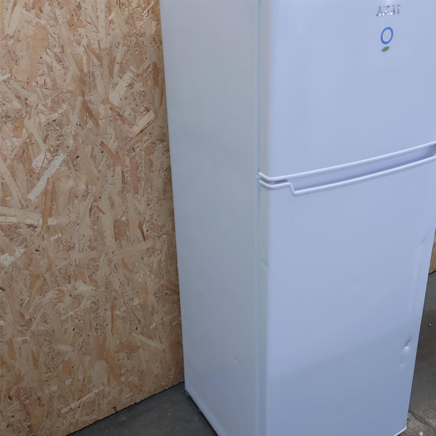 Akai AKFR242L frigorifero-congelatore Libera installazione 210 L Bianco