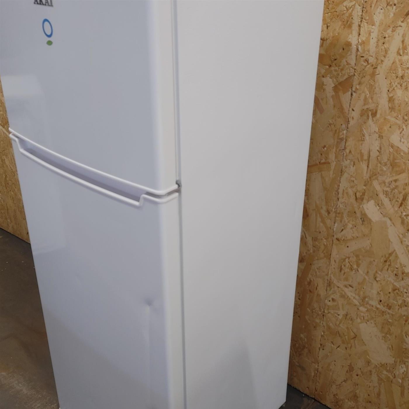 Akai AKFR242L frigorifero-congelatore Libera installazione 210 L Bianco