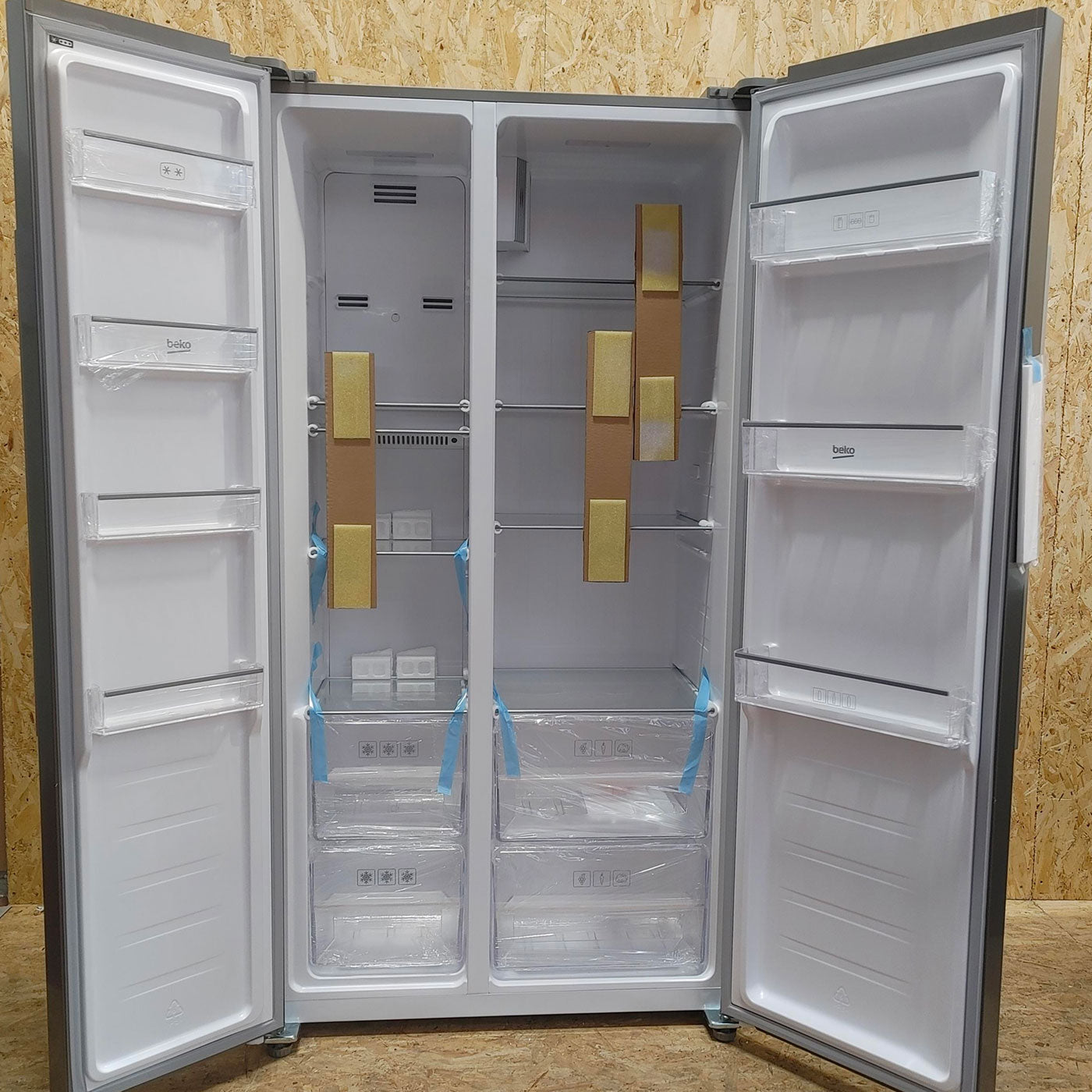 Frigorifero side-by-side Beko GNO4331XPN Libera installazione 442 LE Acciaio inox