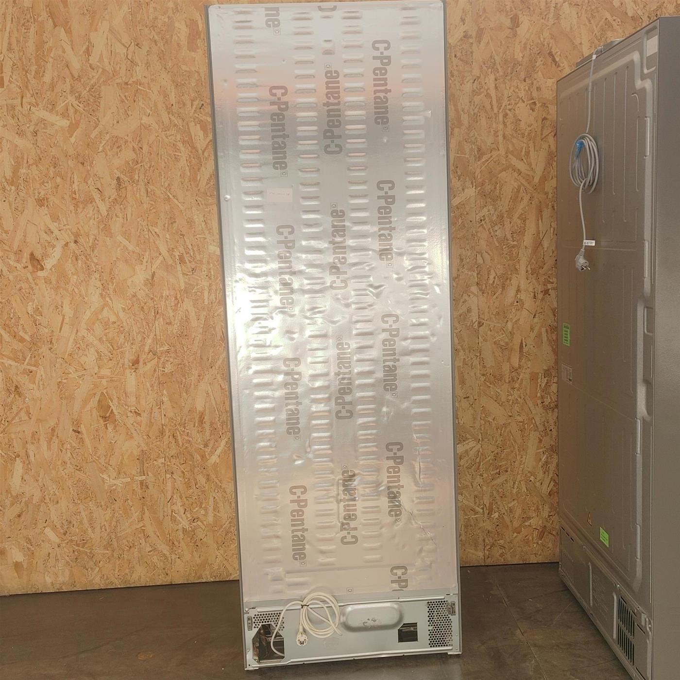 Bosch Serie 4 KGN497ICT/01 frigorifero-congelatore Libera installazione 440 LD Acciaio inossidabile