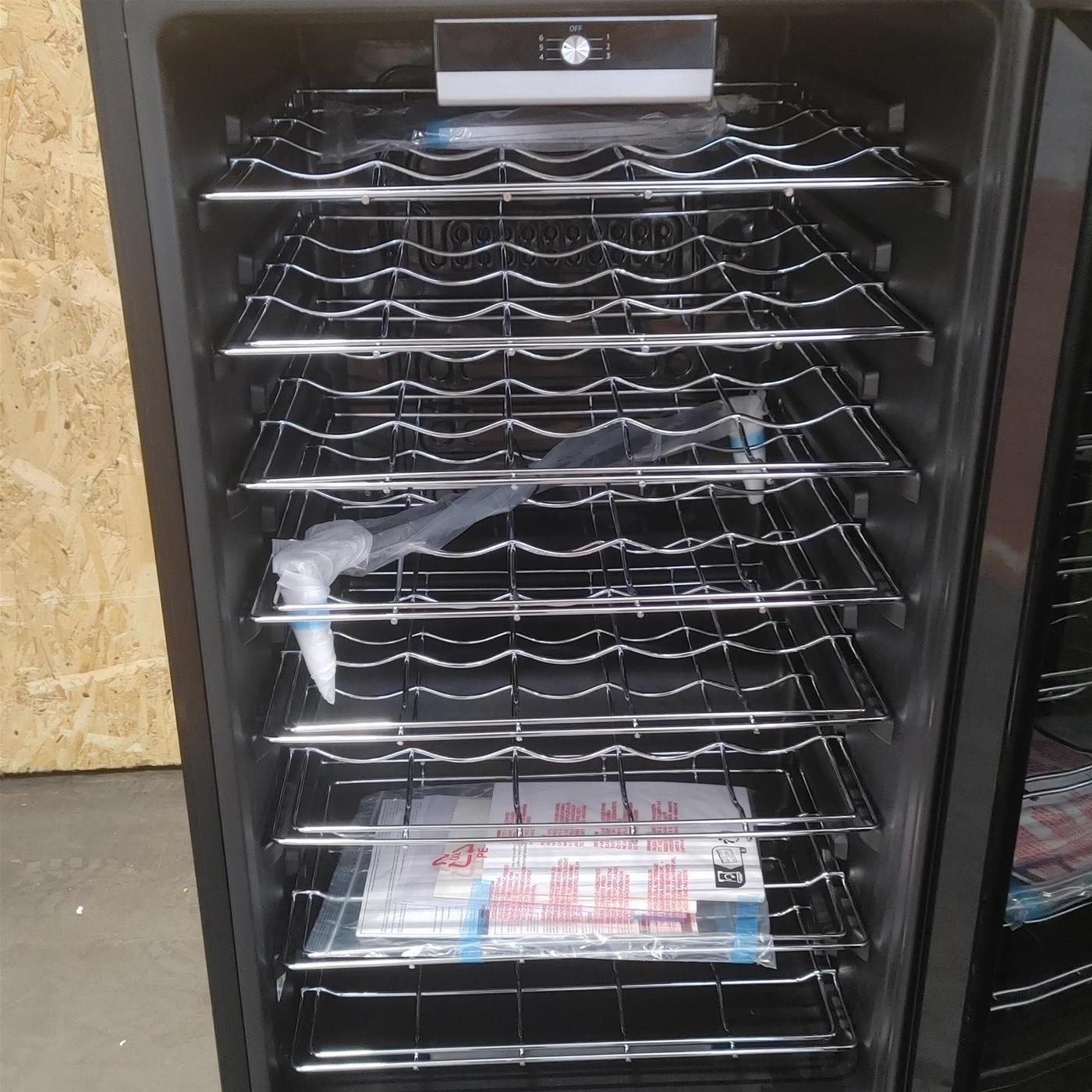 Candy DiVino CWC 150 ED/N Frigorifero per vino a compressore Libera installazione Nero 41 bottiglia/e