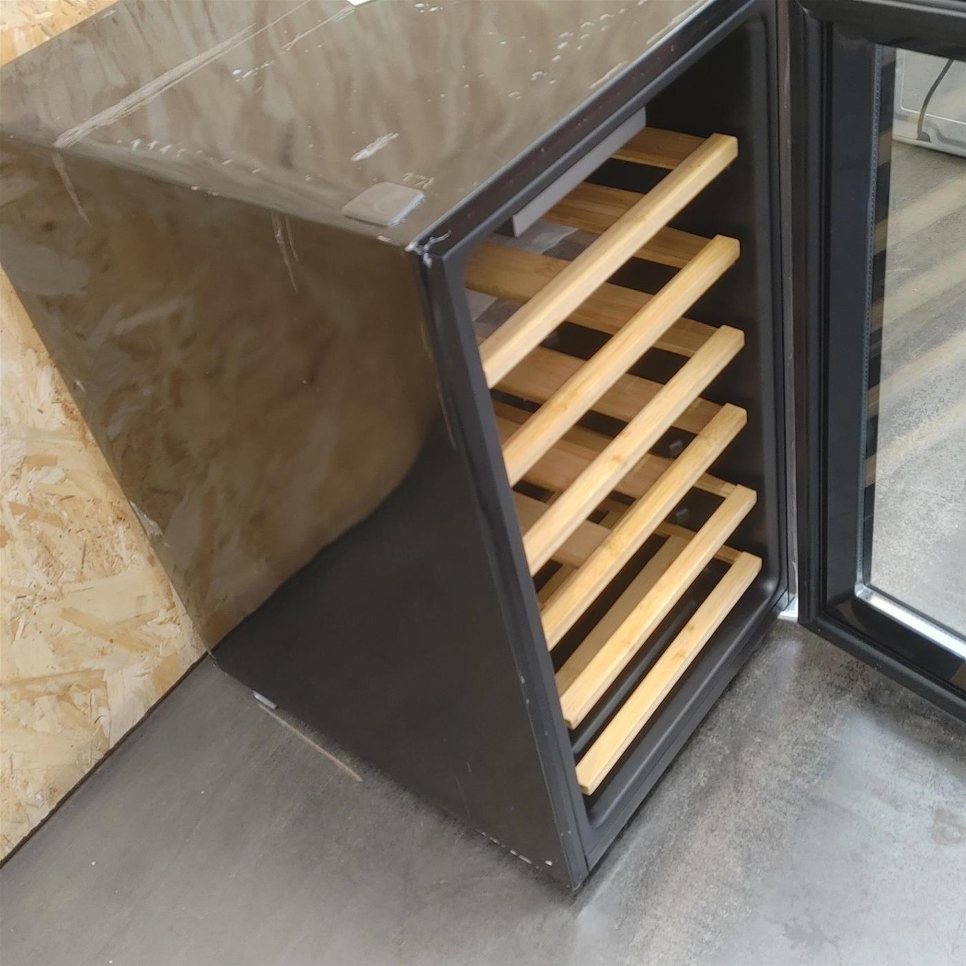 Candy DiVino CWCEL 210/N Frigorifero per vino a compressore Libera installazione Nero 21 bottiglia/e