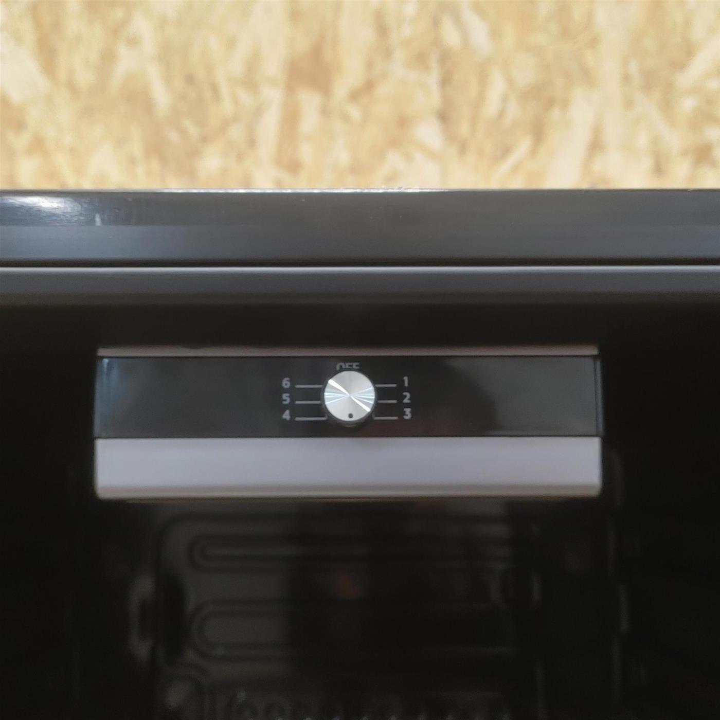 Candy DiVino CWC 150 MH Frigorifero per vino a compressore Libera installazione Nero 41 bottiglia/e