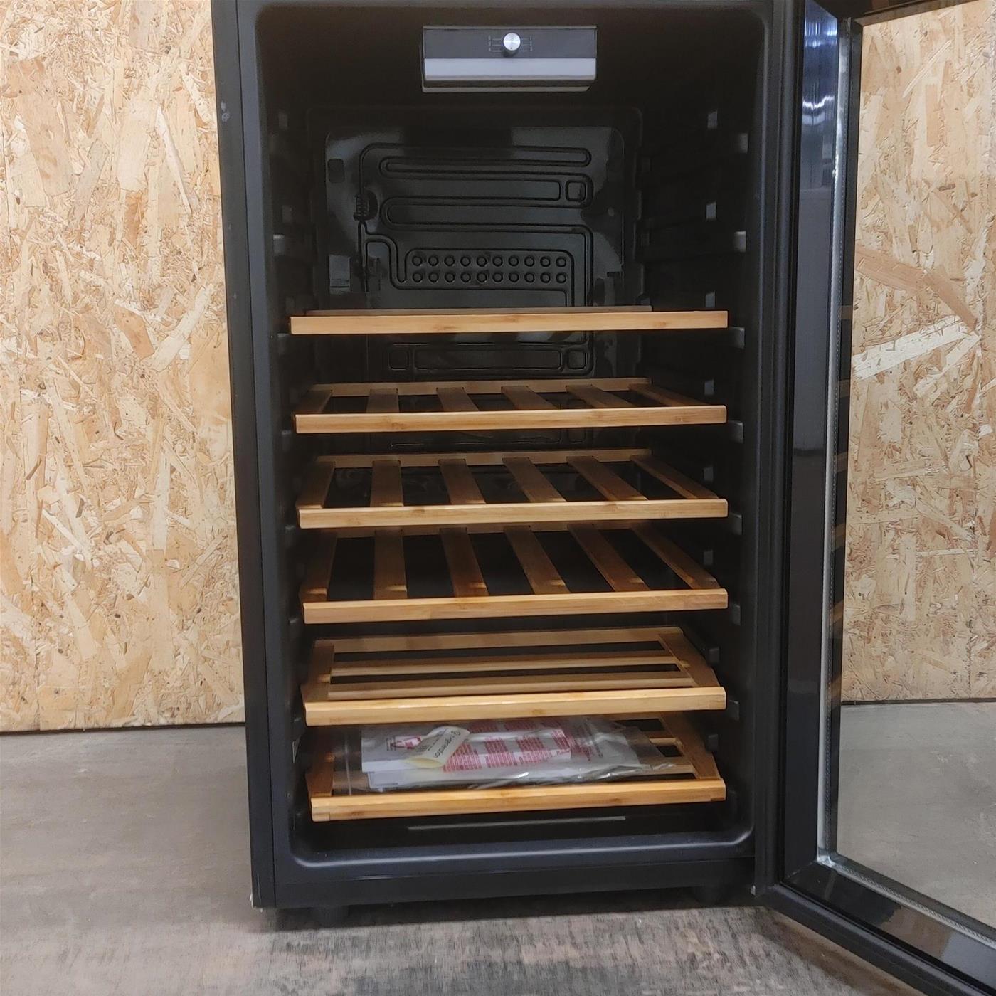 Candy DiVino CWC 150 MH Frigorifero per vino a compressore Libera installazione Nero 41 bottiglia/e