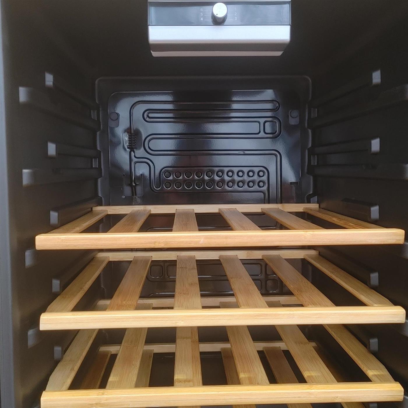 Candy DiVino CWC 150 MH Frigorifero per vino a compressore Libera installazione Nero 41 bottiglia/e