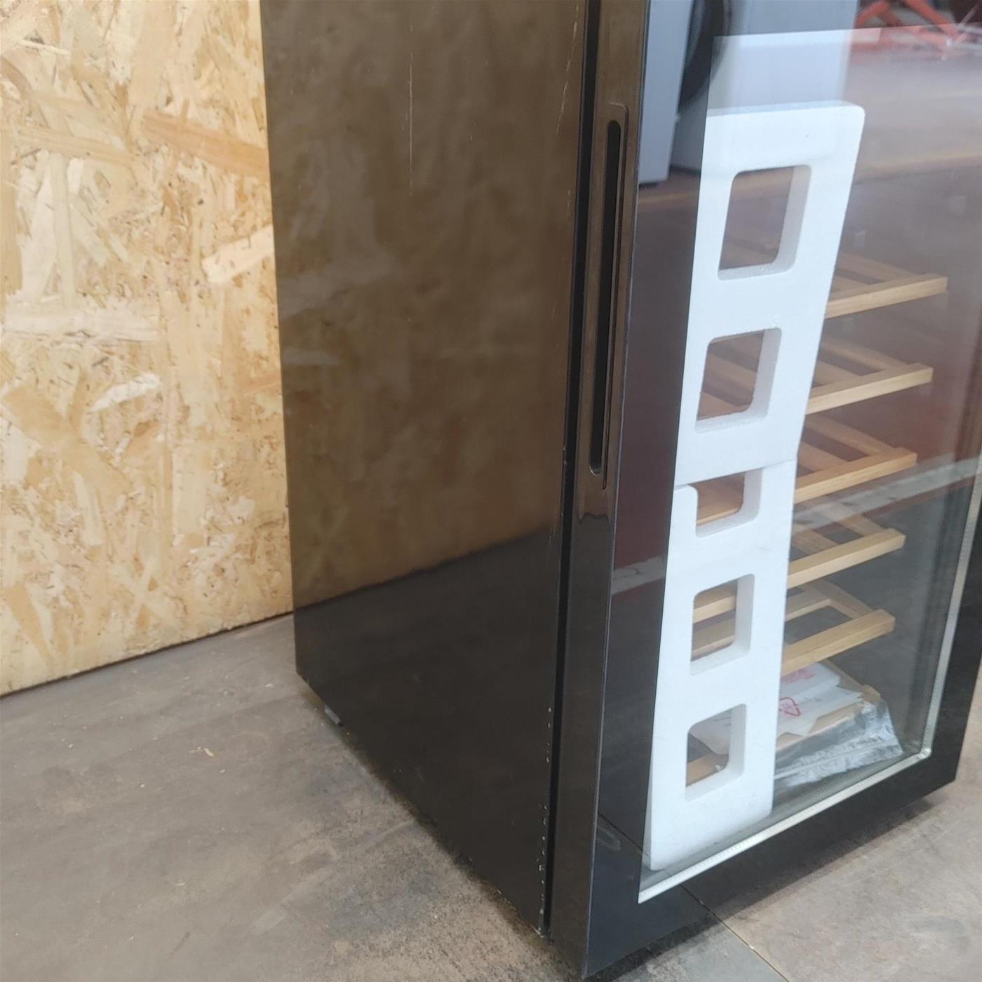 Candy DiVino CWC 150 MH Frigorifero per vino a compressore Libera installazione Nero 41 bottiglia/e