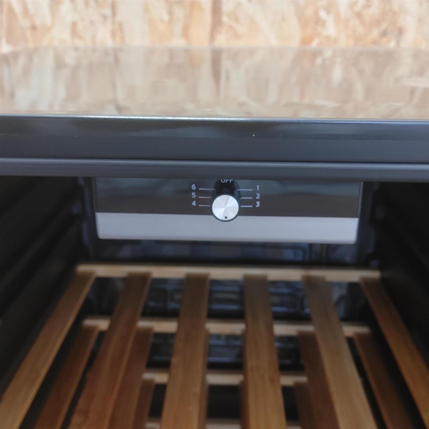 Candy DiVino CWC 150 MH Frigorifero per vino a compressore Libera installazione Nero 41 bottiglia/e