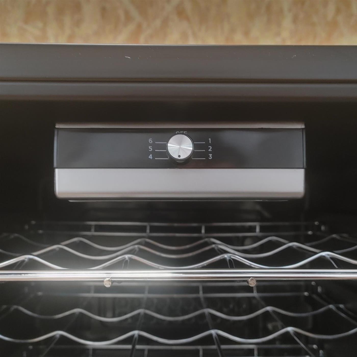 Candy DiVino CWC 150 ED/N Frigorifero per vino a compressore Libera installazione Nero 41 bottiglia/e