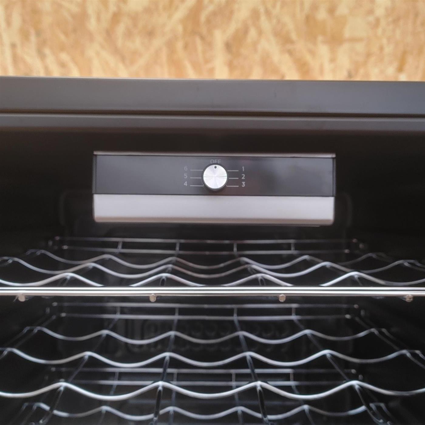 Candy DiVino CWC 150 ED/N Frigorifero per vino a compressore Libera installazione Nero 41 bottiglia/e