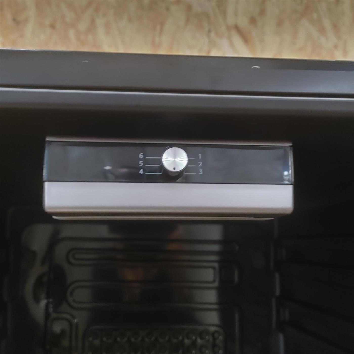 Candy DiVino CWC 150 MH Frigorifero per vino a compressore Libera installazione Nero 41 bottiglia/e