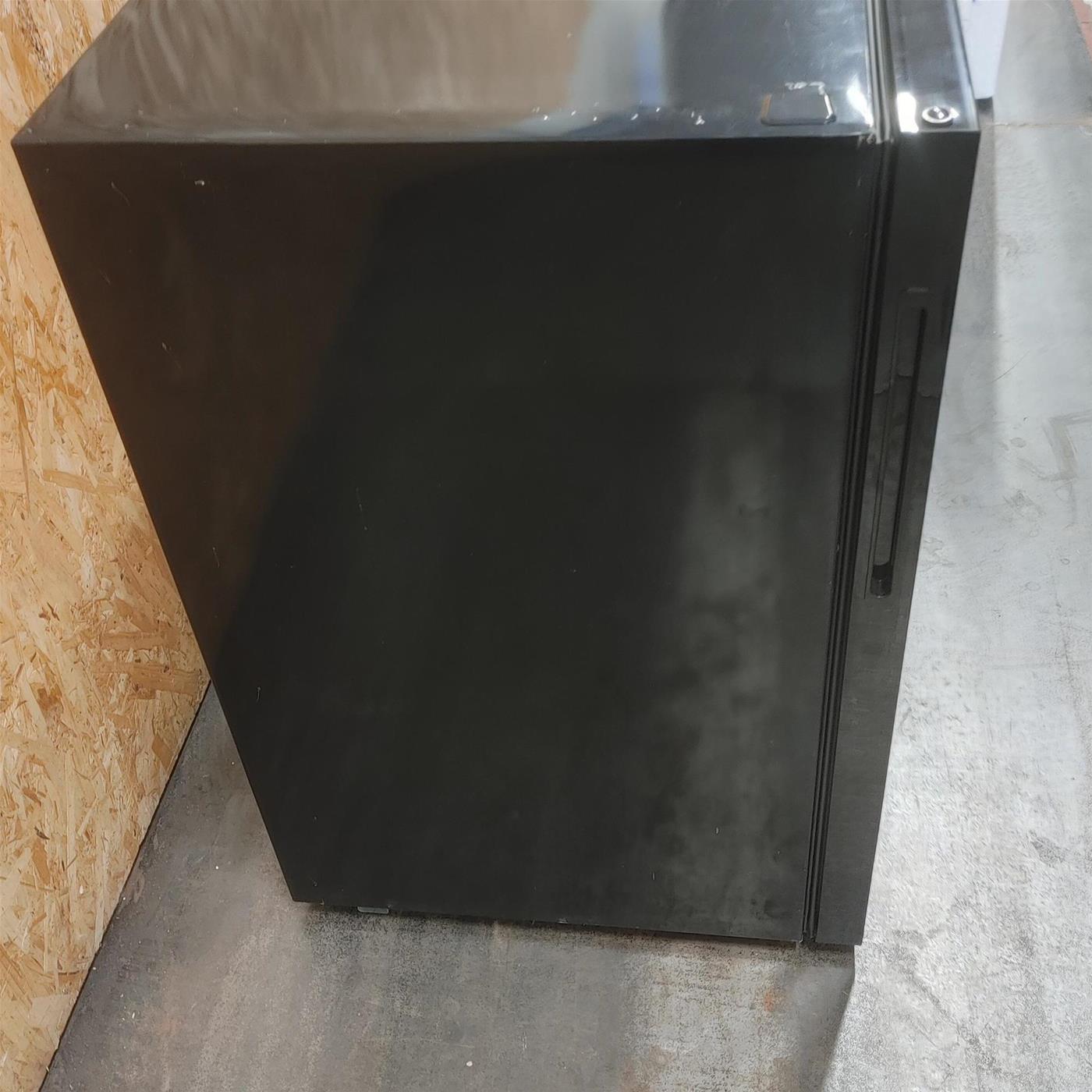 Candy DiVino CWC 150 MH Frigorifero per vino a compressore Libera installazione Nero 41 bottiglia/e