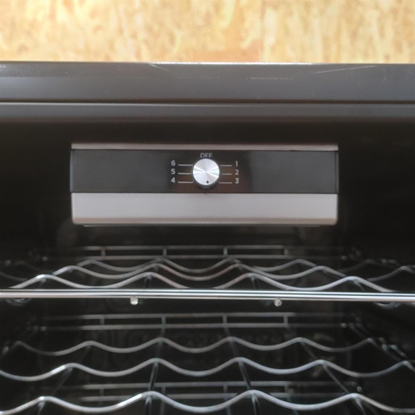 Candy DiVino CWC 150 EM/N Libera installazione Nero 41 bottiglia(e)