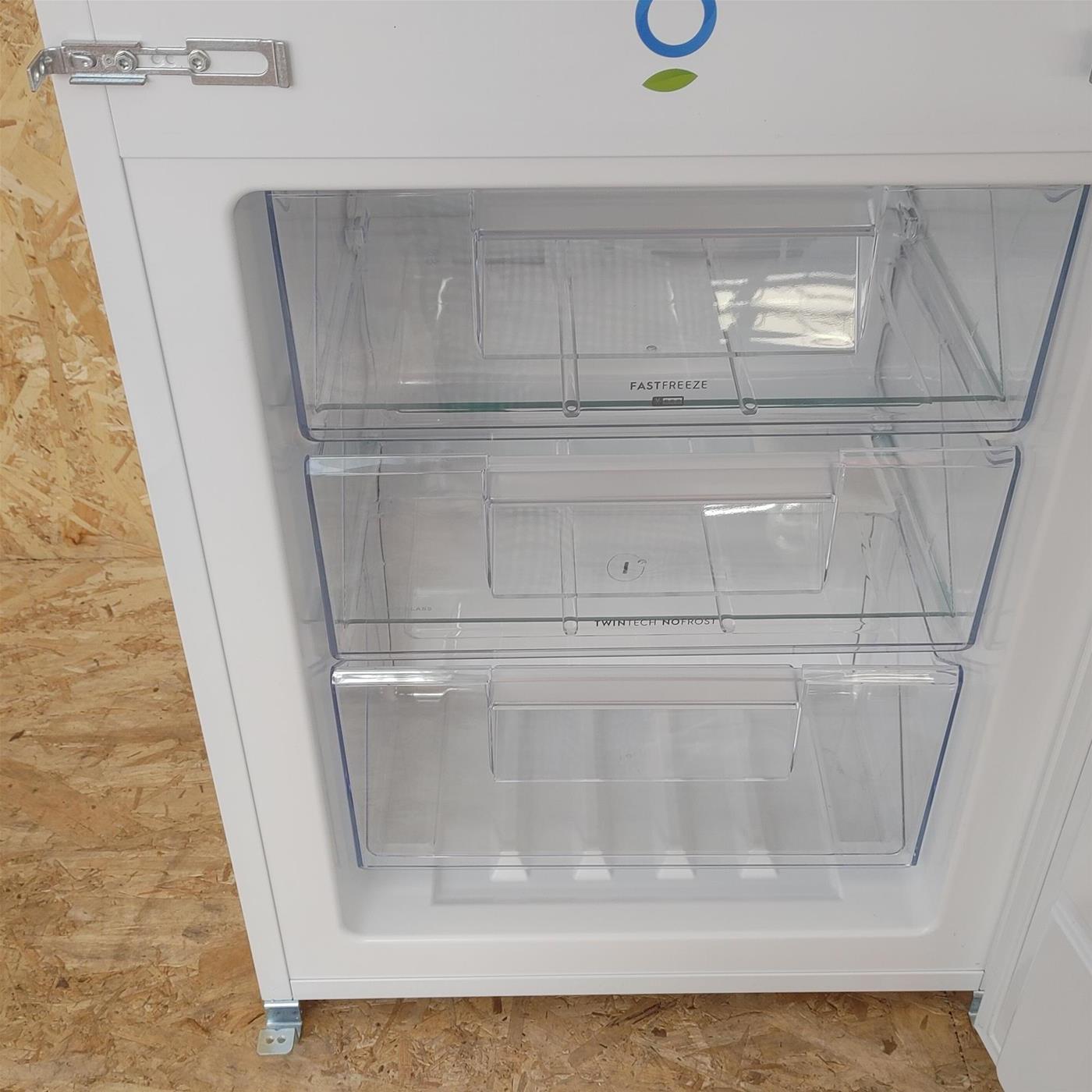 Electrolux LNS7TE18S3 frigorifero con congelatore Libera installazione 256 L E Bianco