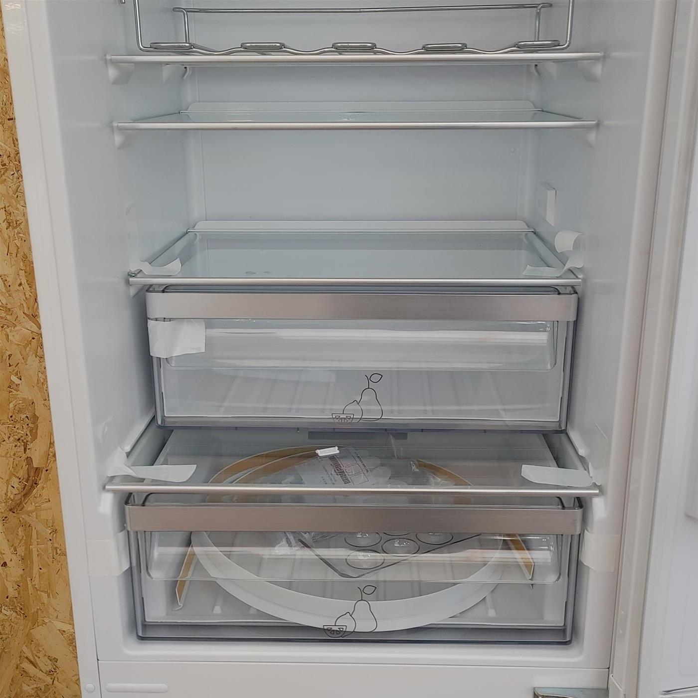 Grundig GKMI25920F Frigorifero Combinato da incasso Statico con Ventola A++