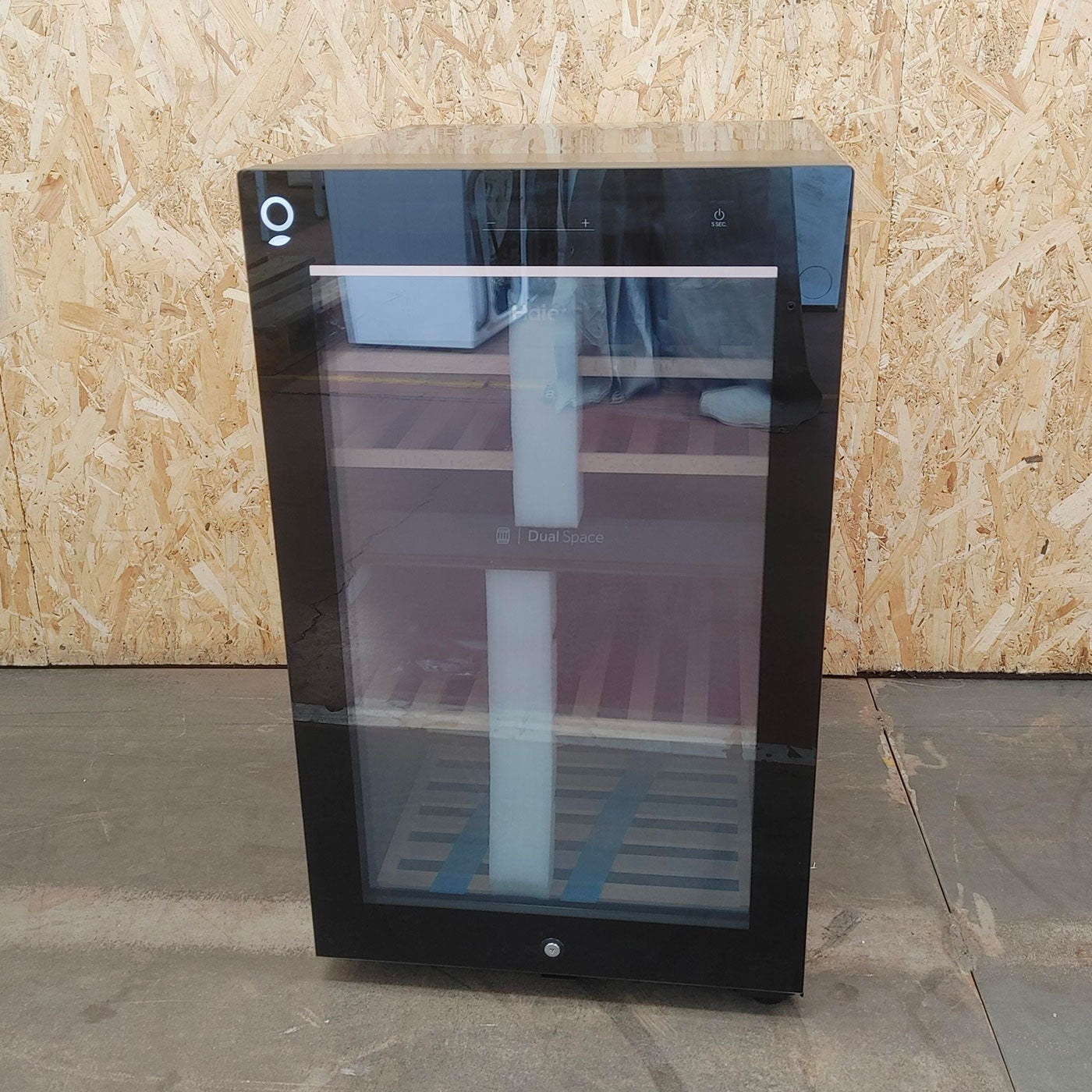 Haier Wine Bank 50 Serie 7 HWS42GDAU1 Frigorifero per vino a compressore Libera installazione Nero 42 bottiglia/e