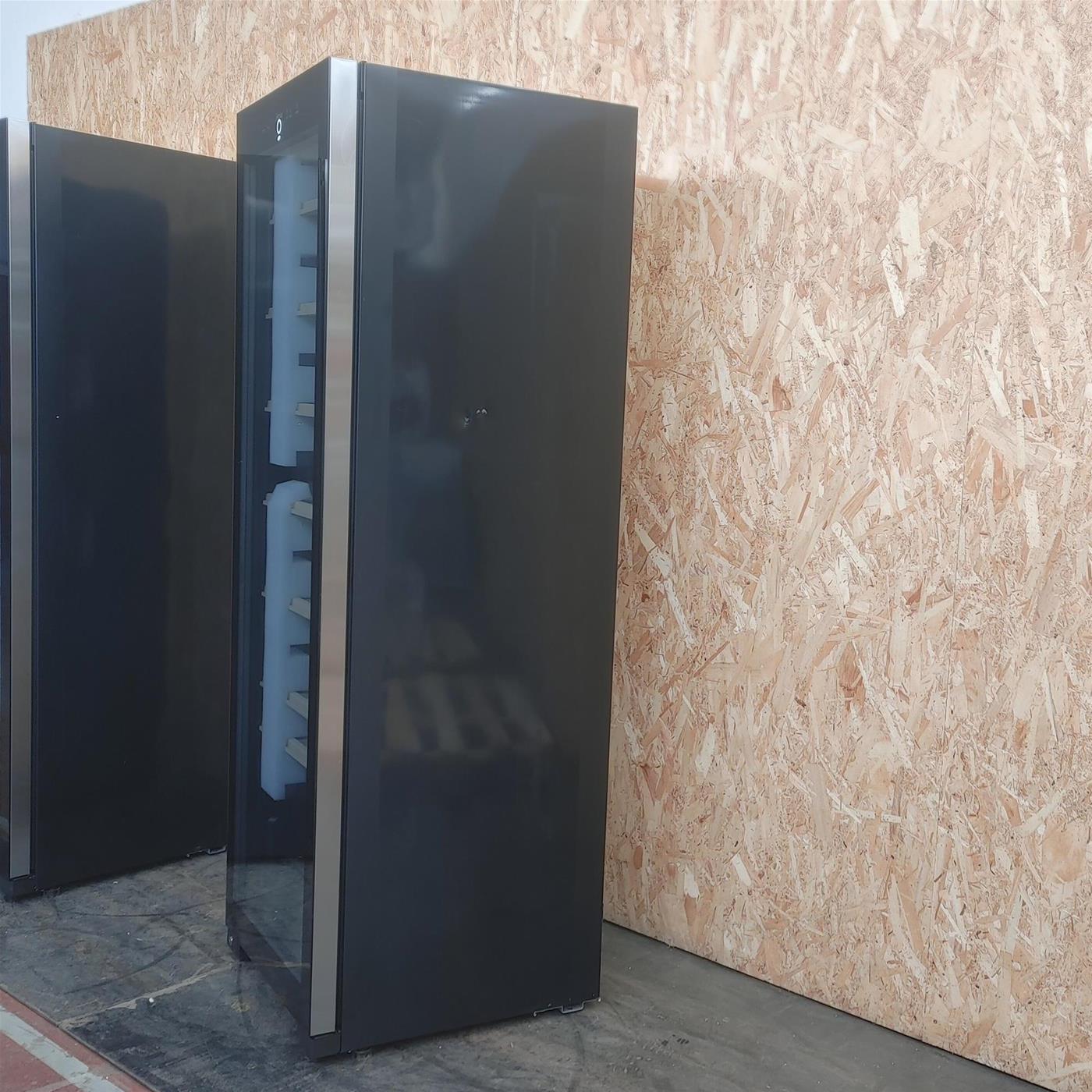 Haier Wine Bank 60 Serie 3 WS171GA Cantinetta frigo con compressore Libera installazione Nero 166 bottiglia(e)
