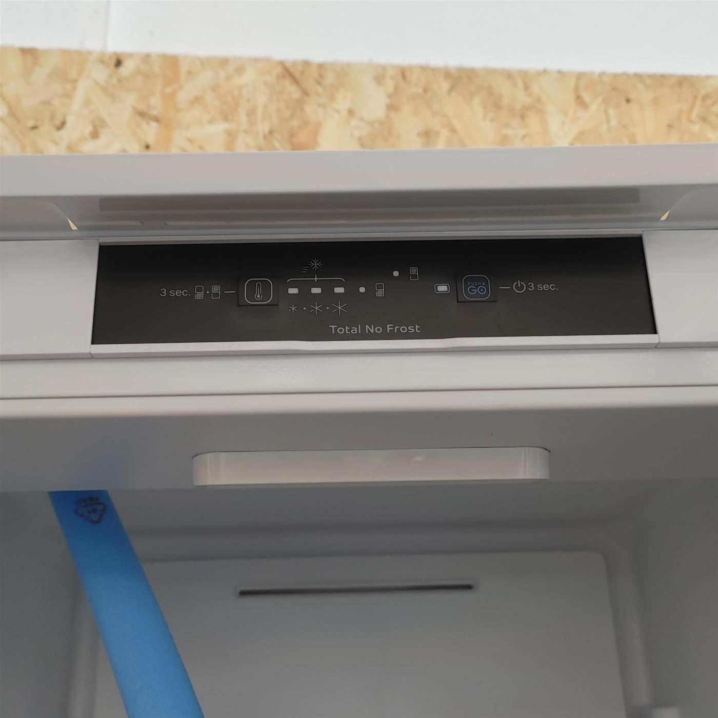 Indesit INC20 T332 frigorifero con congelatore Da incasso 280 L E Bianco