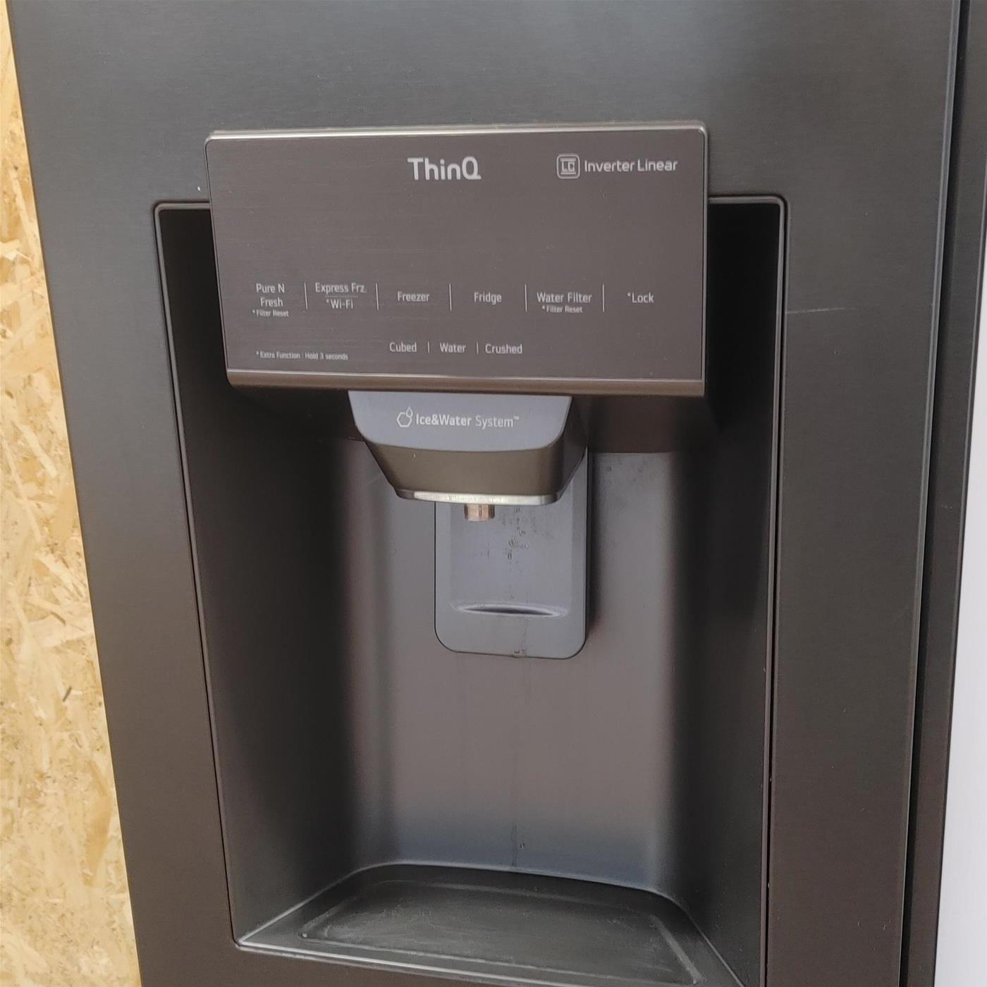 LG GSX960MCCZ frigorifero side-by-side Libera installazione 601 L F Nero