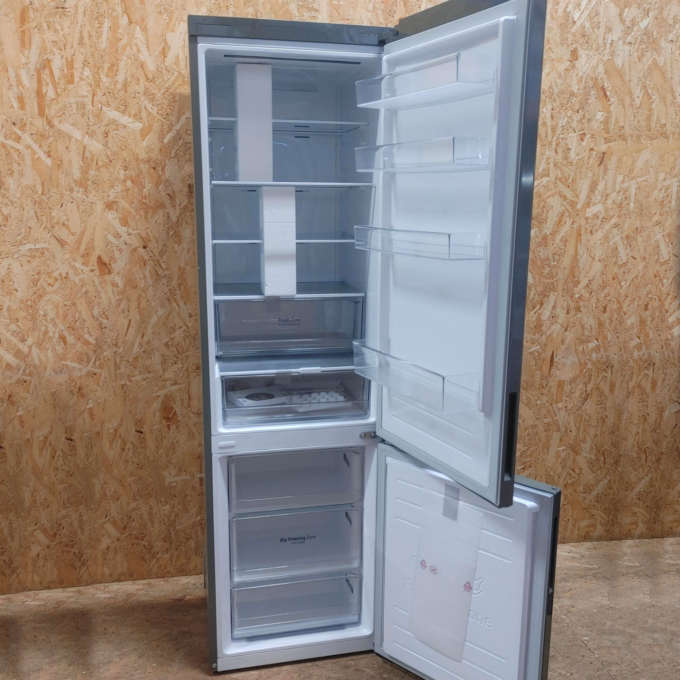 LG GBP62DSXCC1 fridge-freezer Freestanding 384 L C Graphite