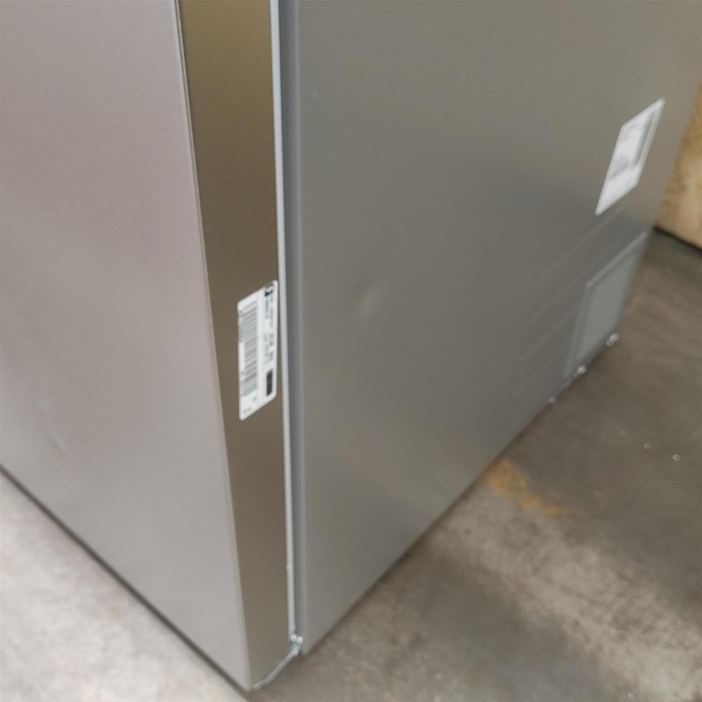 LG GBV7280CMB.AMBQEUR frigorifero-congelatore Libera installazione 387 LC Argento