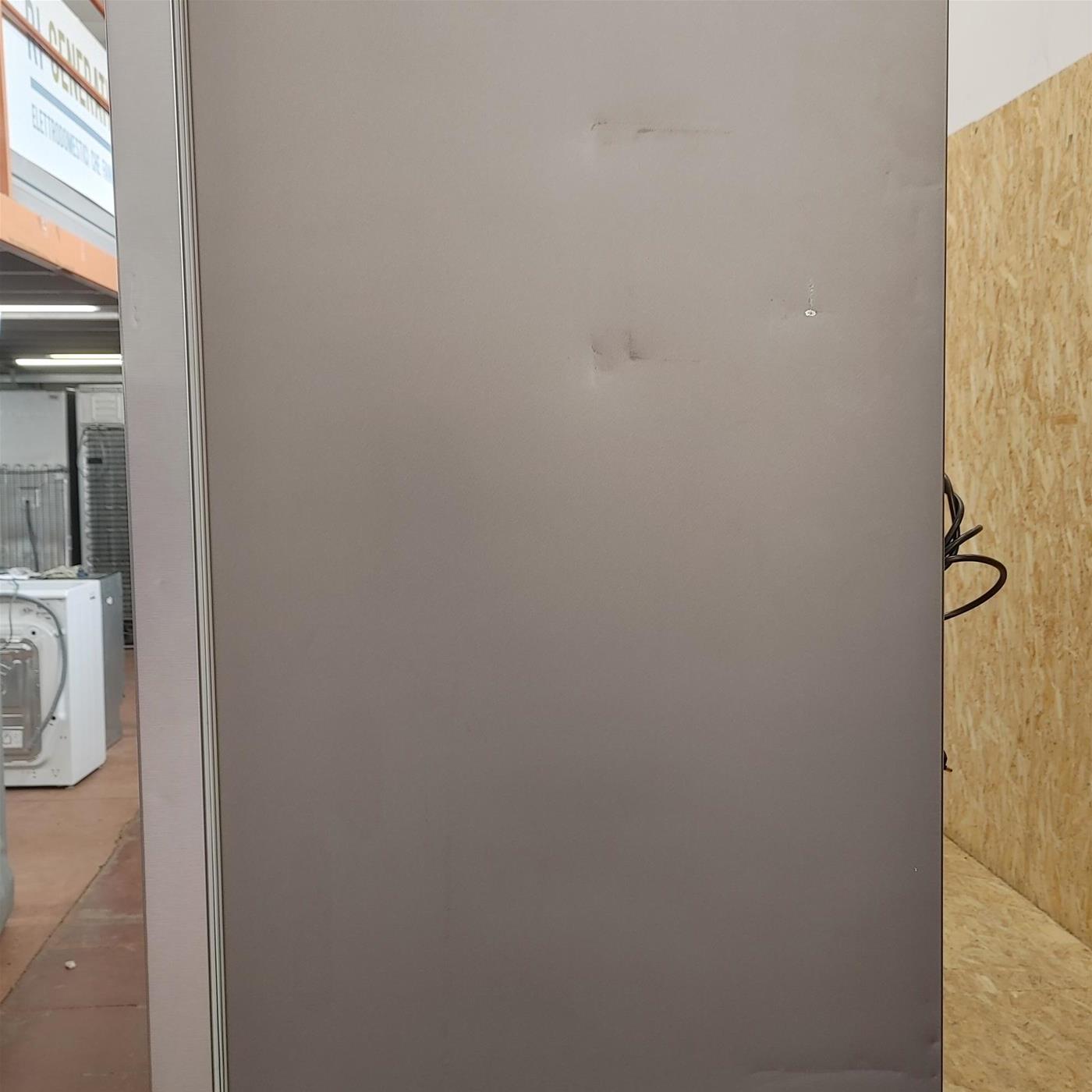 Samsung RB38T675DSA, Total No Frost, frigorifero con congelatore Libera installazione 385 L D Argento