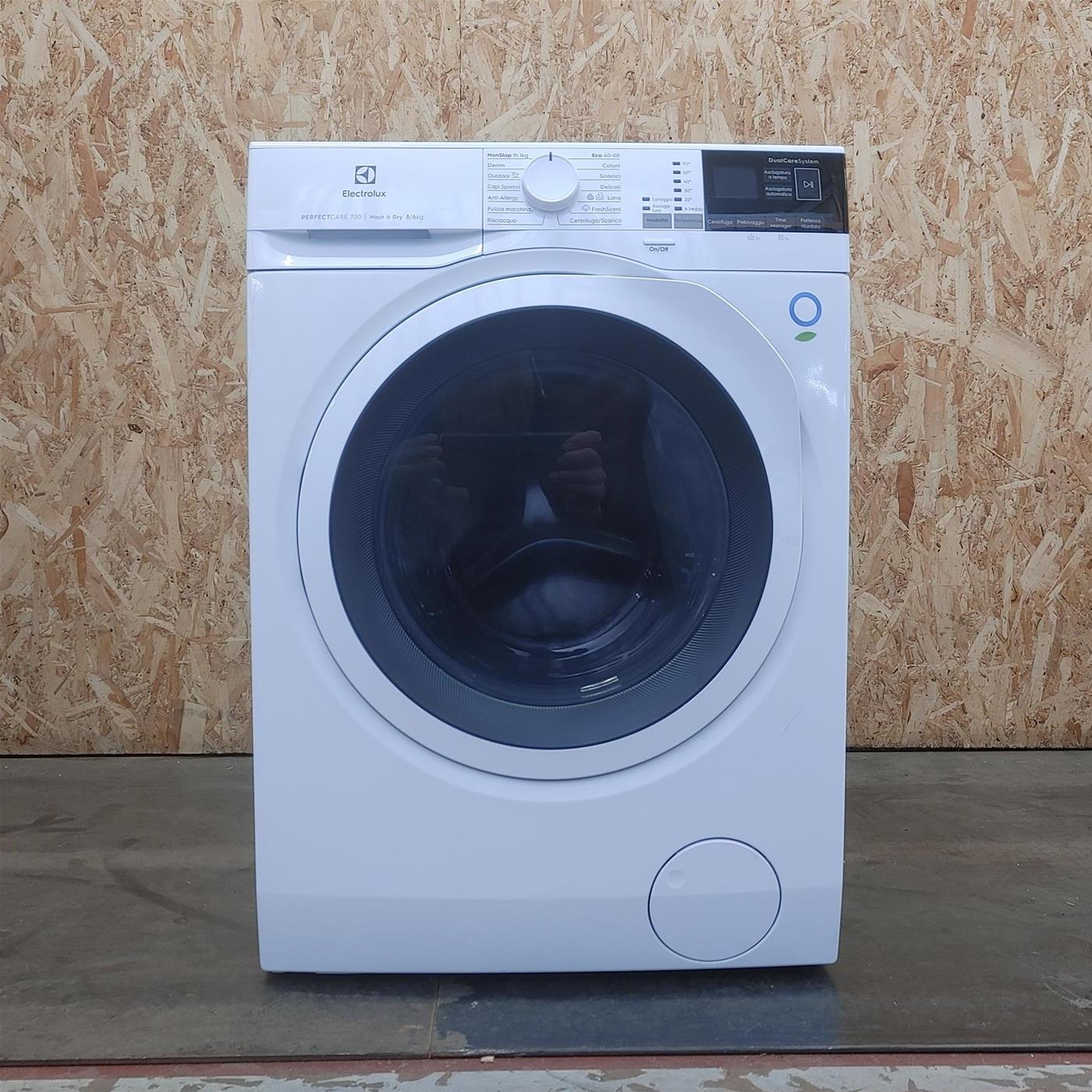 Electrolux EW7W4862LB lavasciuga Libera installazione Caricamento frontale Bianco E